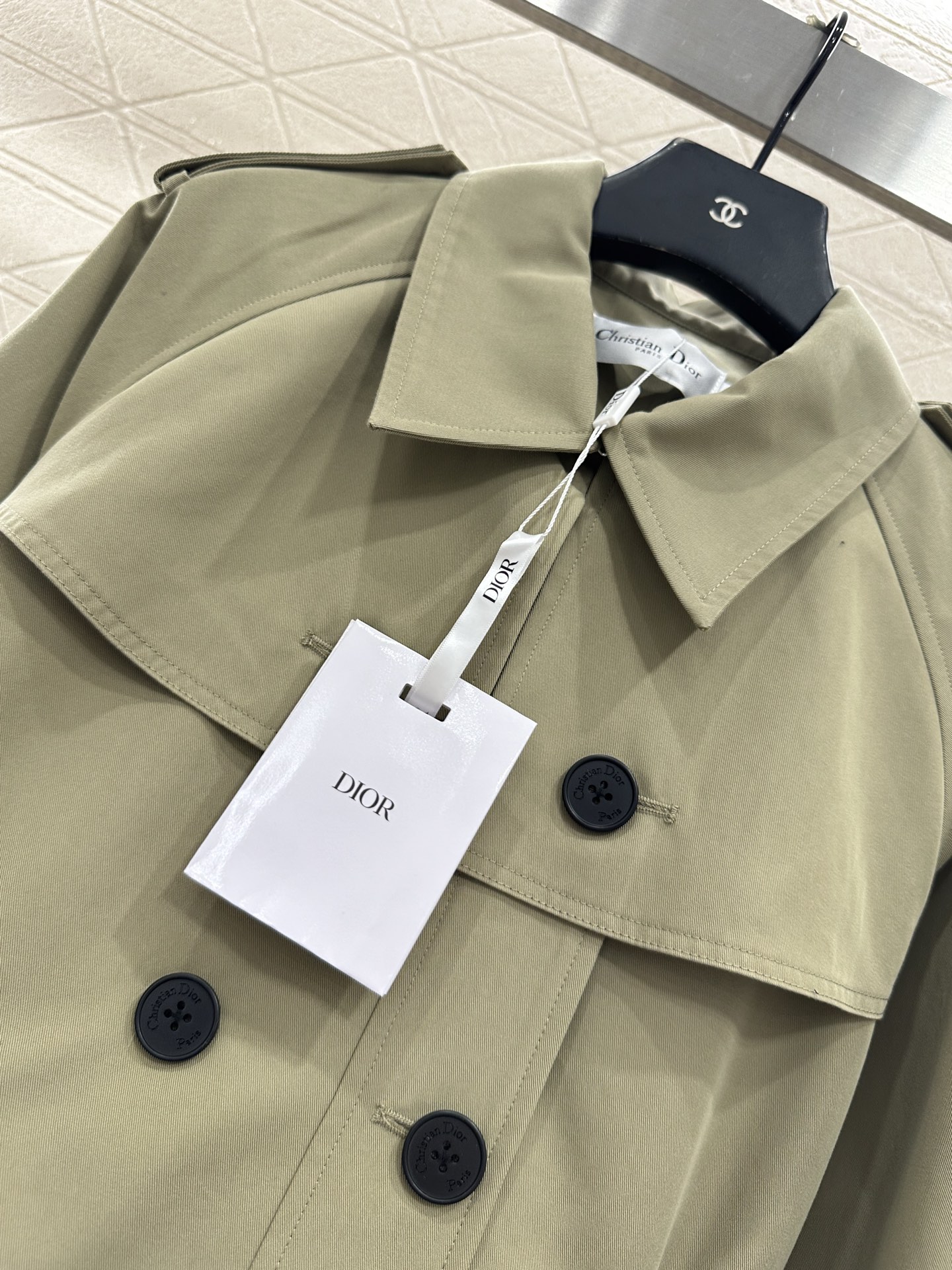 ♥Dio*♥2025新品上架 皮质带扣长款风衣外套定制YB进口风衣材质，工艺处理，挺括有型，翻领长款腰带