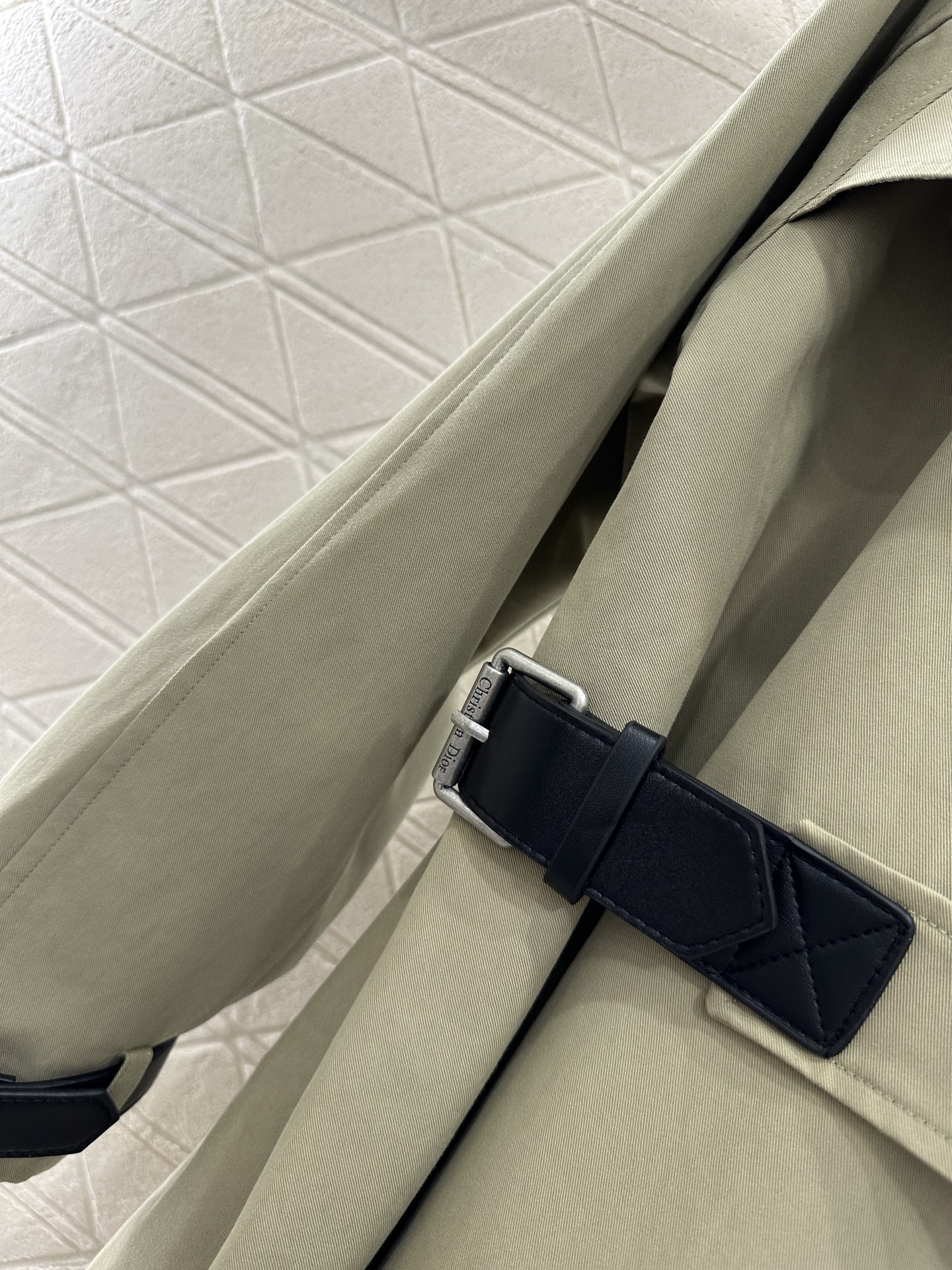 ♥Dio*♥2025新品上架 皮质带扣长款风衣外套定制YB进口风衣材质，工艺处理，挺括有型，翻领长款腰带