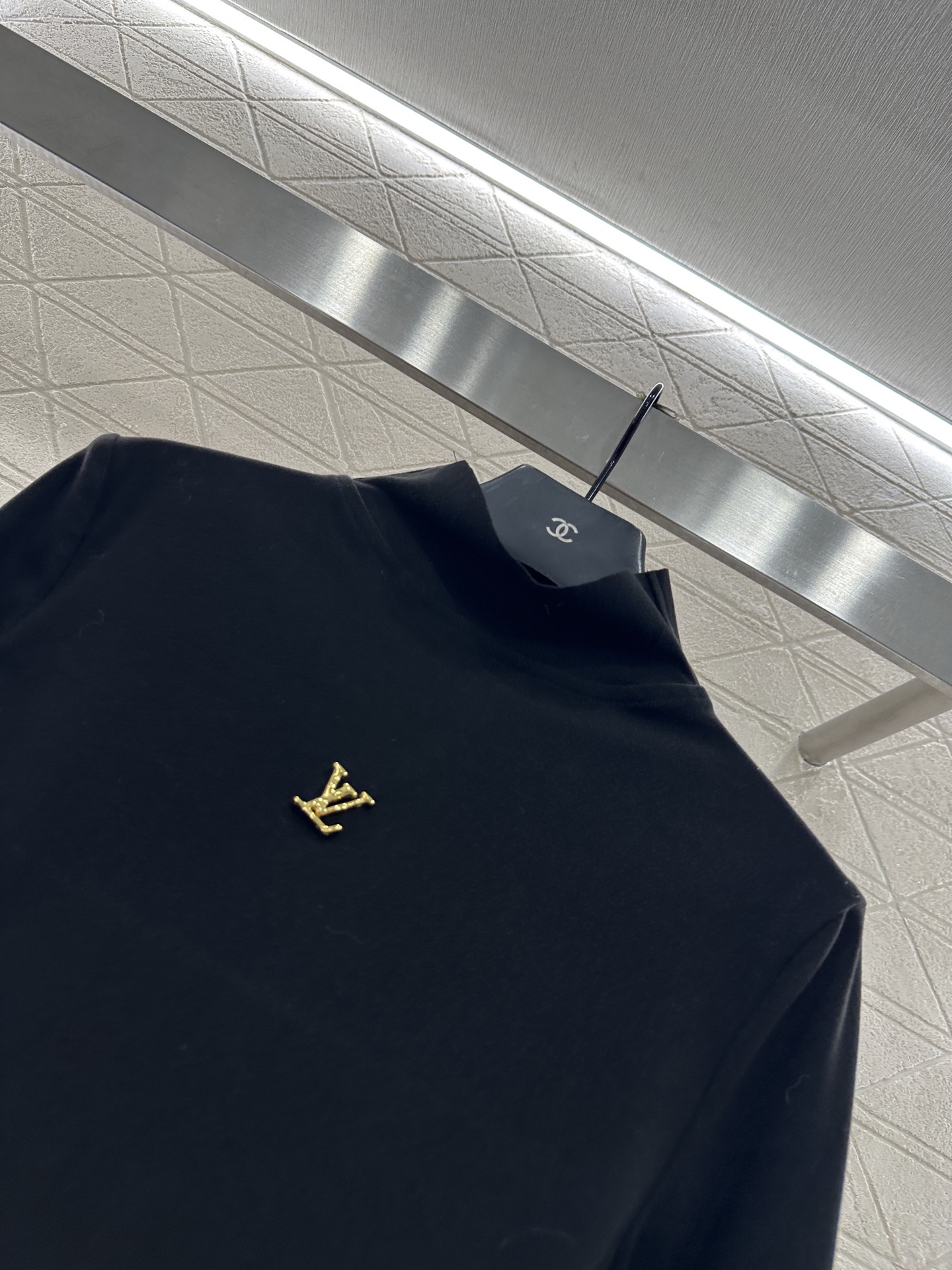 ♥louis vuitto*♥2025新品上架 修身字母徽标高领打底衫定制YB进口棉纶材质，质感舒适，弹