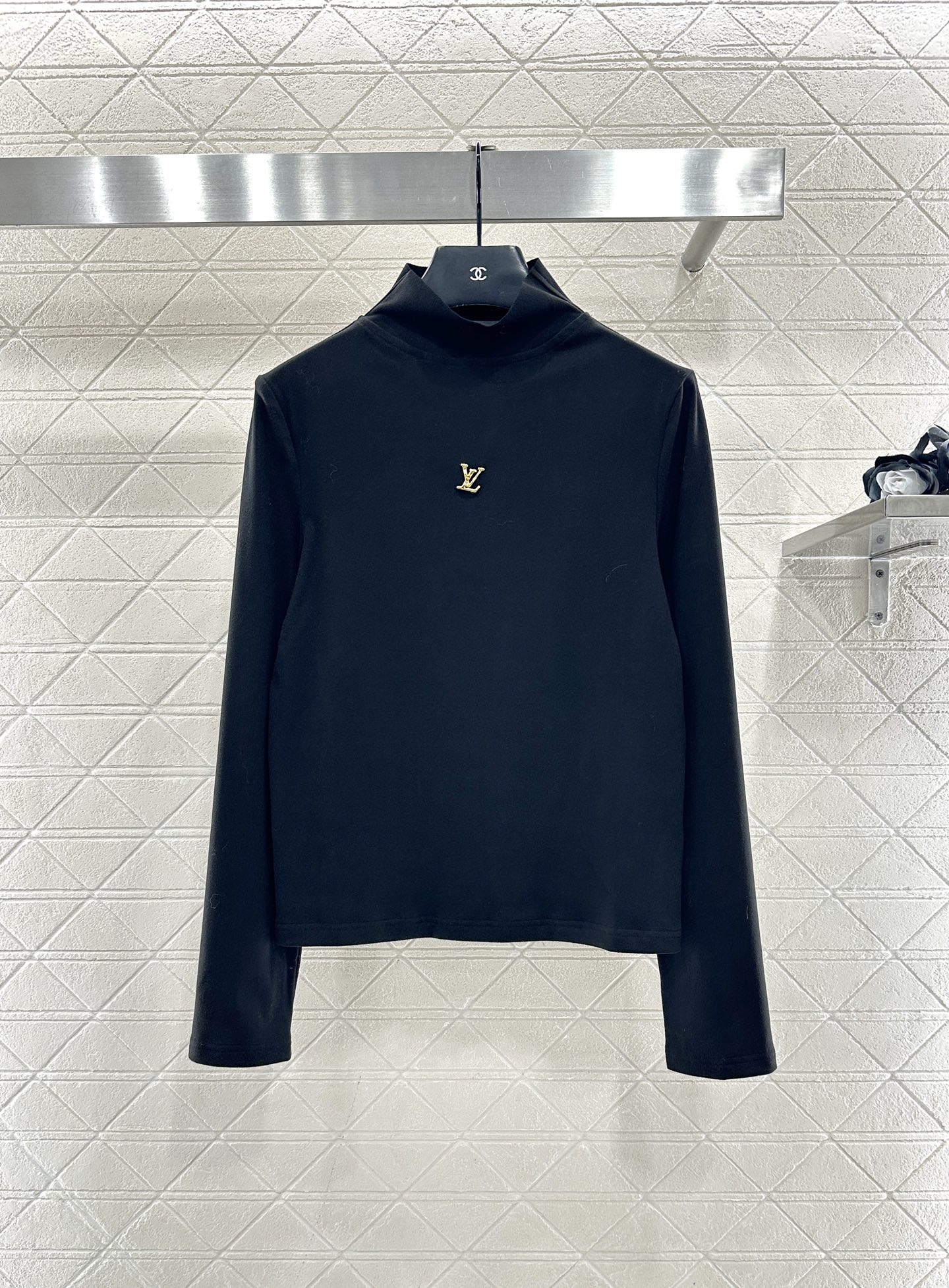 ♥louis vuitto*♥2025新品上架 修身字母徽标高领打底衫定制YB进口棉纶材质，质感舒适，弹