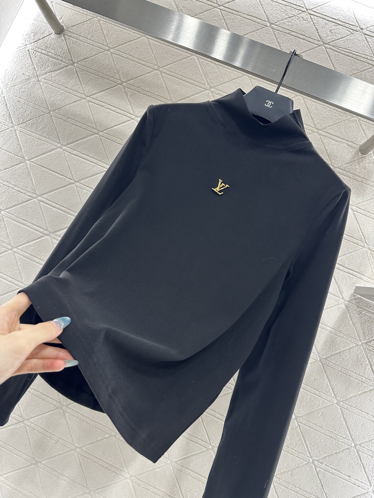 ♥louis vuitto*♥2025新品上架 修身字母徽标高领打底衫定制YB进口棉纶材质，质感舒适，弹