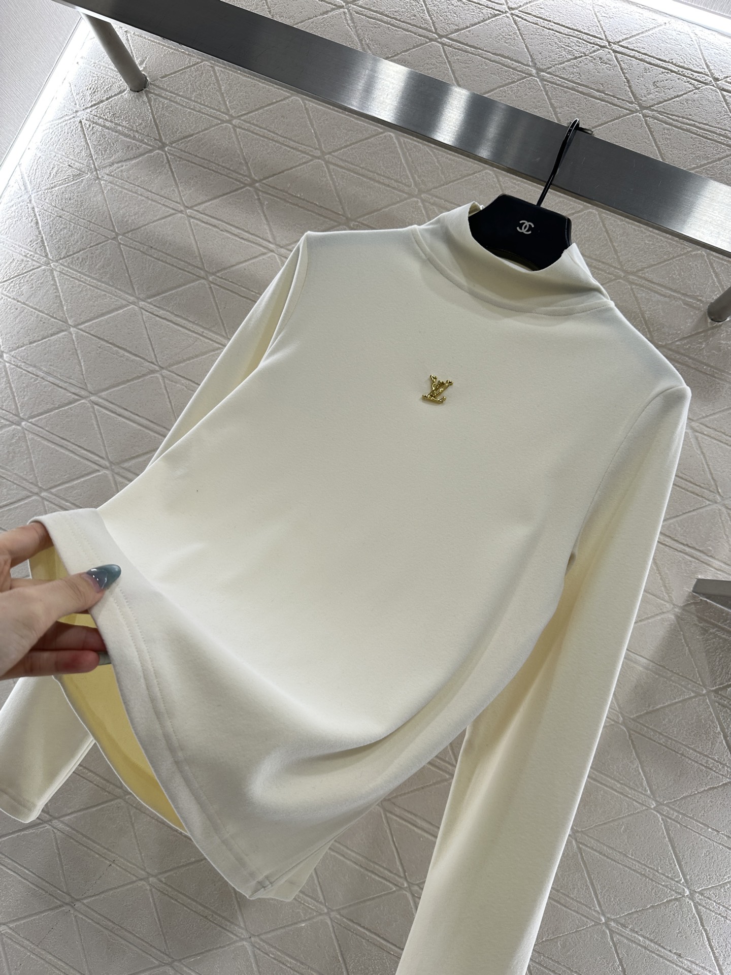 ♥louis vuitto*♥2025新品上架 修身字母徽标高领打底衫定制YB进口棉纶材质，质感舒适，弹