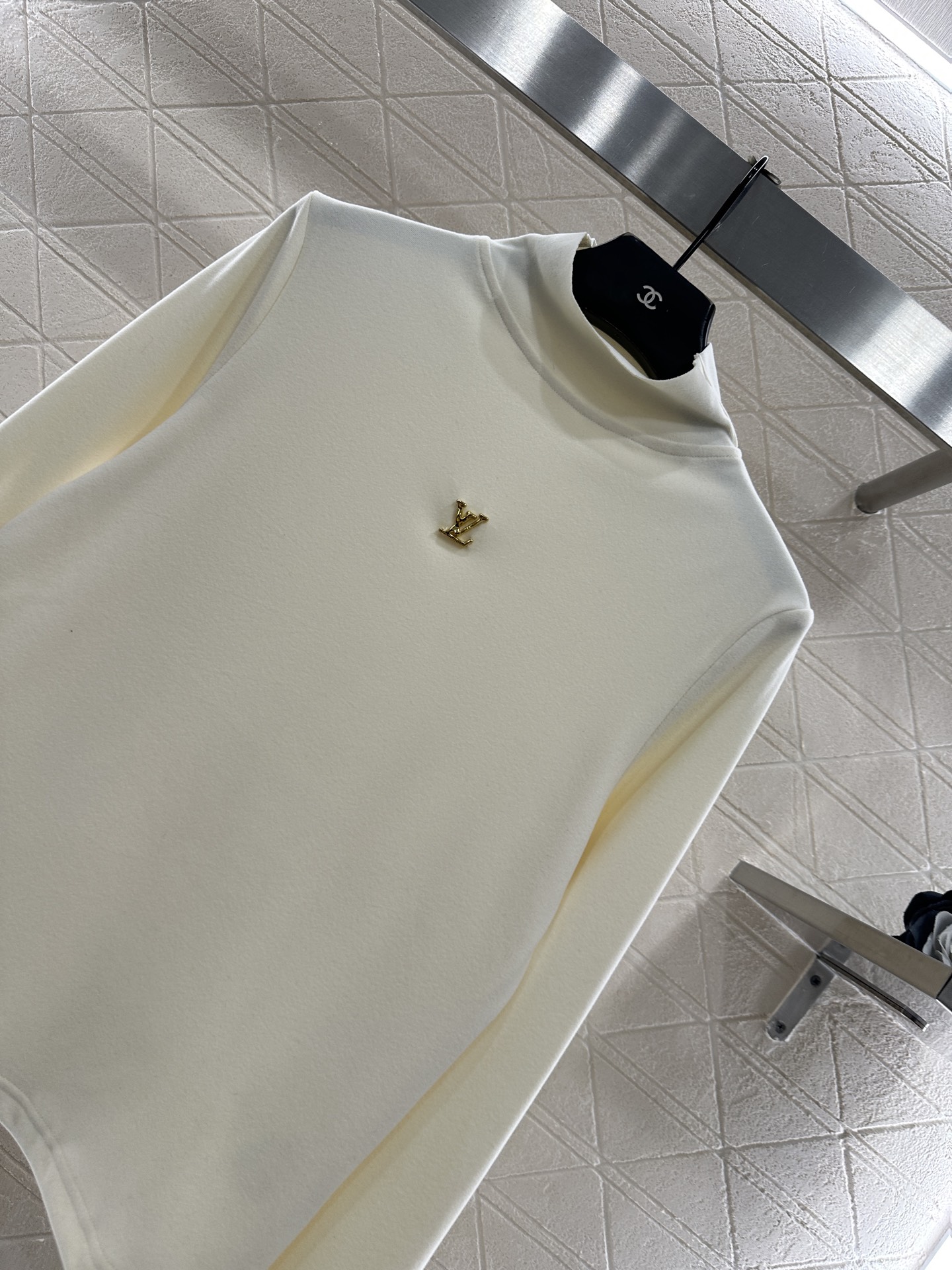 ♥louis vuitto*♥2025新品上架 修身字母徽标高领打底衫定制YB进口棉纶材质，质感舒适，弹