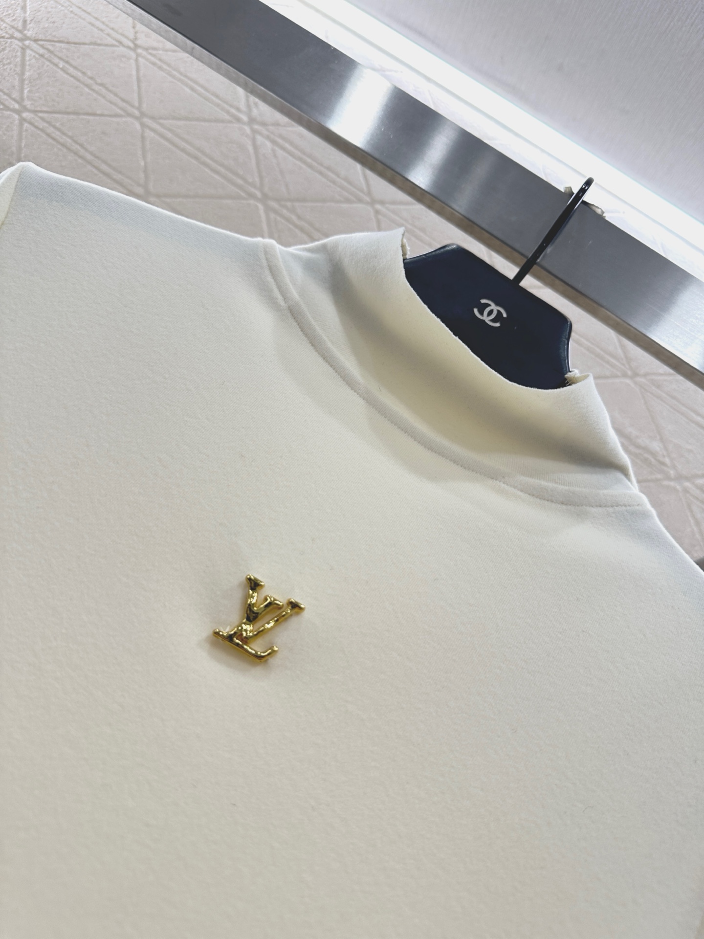 ♥louis vuitto*♥2025新品上架 修身字母徽标高领打底衫定制YB进口棉纶材质，质感舒适，弹