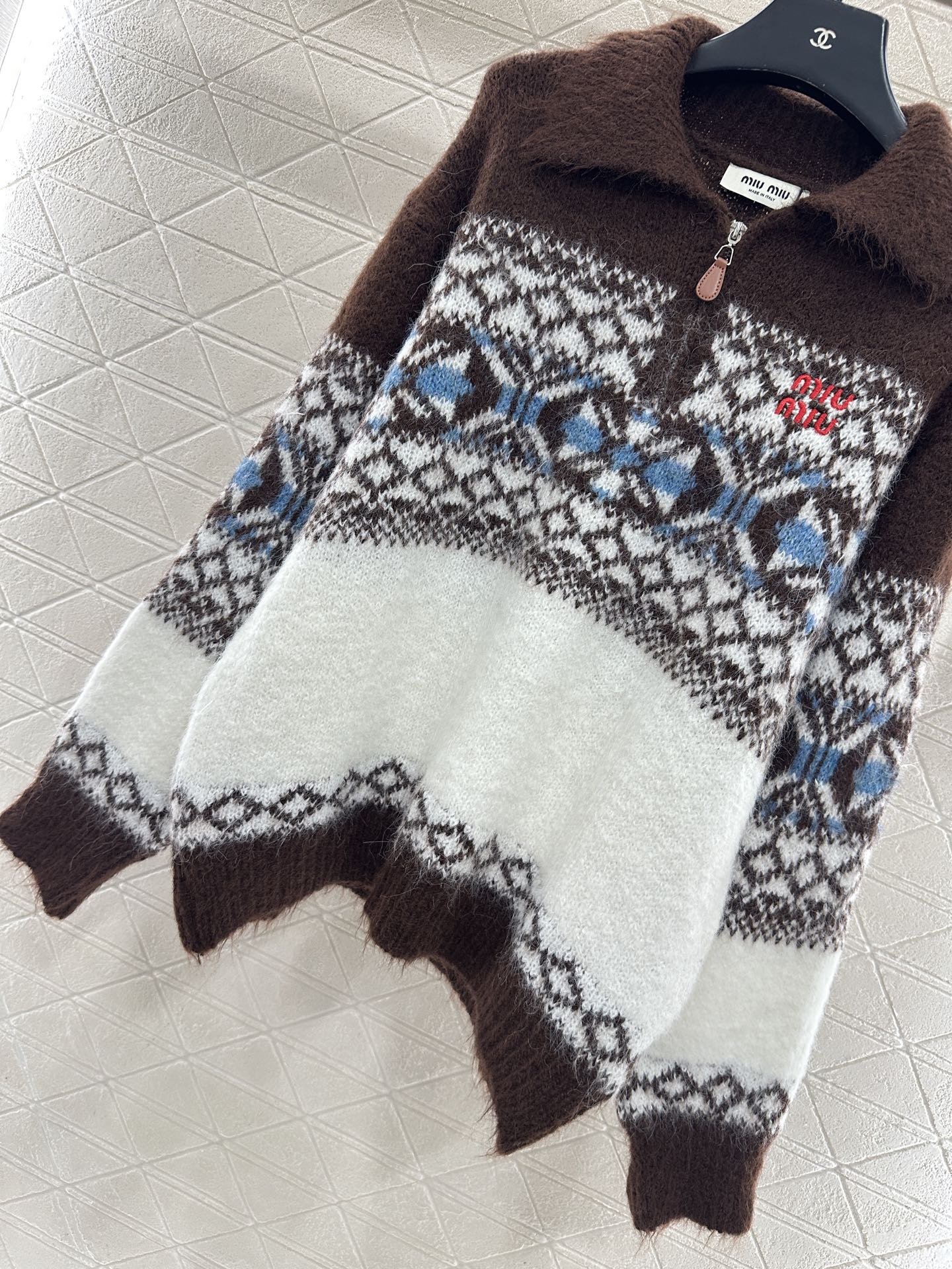 ♥Miumi*♥2025新品上架 翻领半开襟费尔岛针织上衣定制YB羊毛纱线织造，质感高级，舒适柔软，翻领