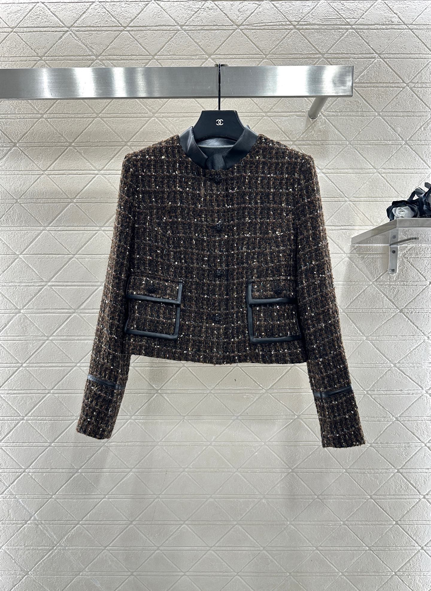 ♥Chane*♥2025新品上架 皮领拼接粗呢外套短裙套装定制YB进口毛呢材质，肌理明显，质感十足，小立