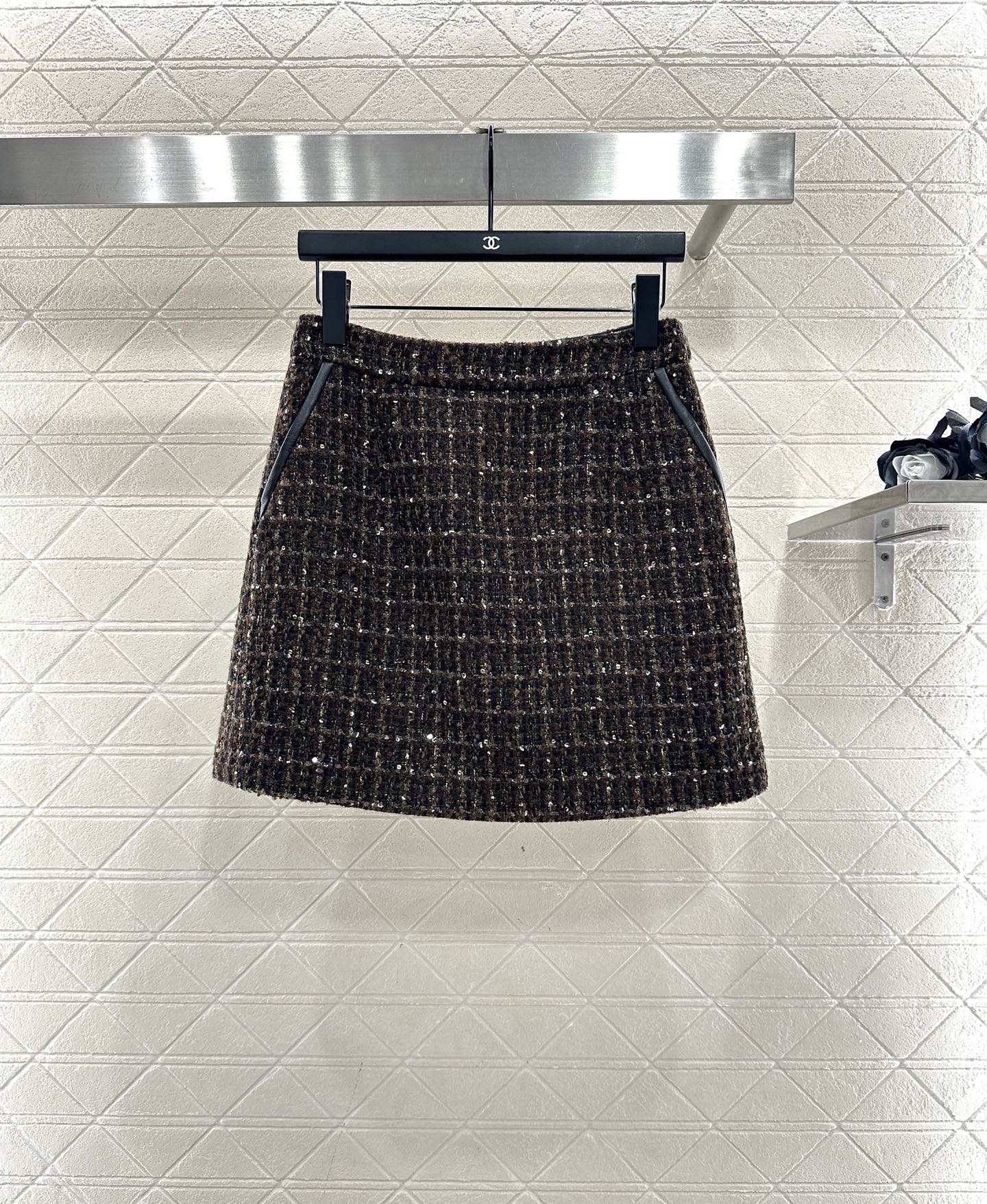 ♥Chane*♥2025新品上架 皮领拼接粗呢外套短裙套装定制YB进口毛呢材质，肌理明显，质感十足，小立