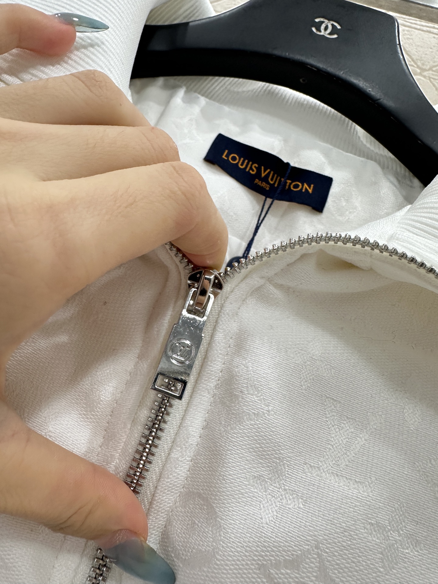 ♥Louis vuitto*♥2025新品上架 翻领夹克版型提花羽绒服定制YB进口提花材质，羽绒填充内里