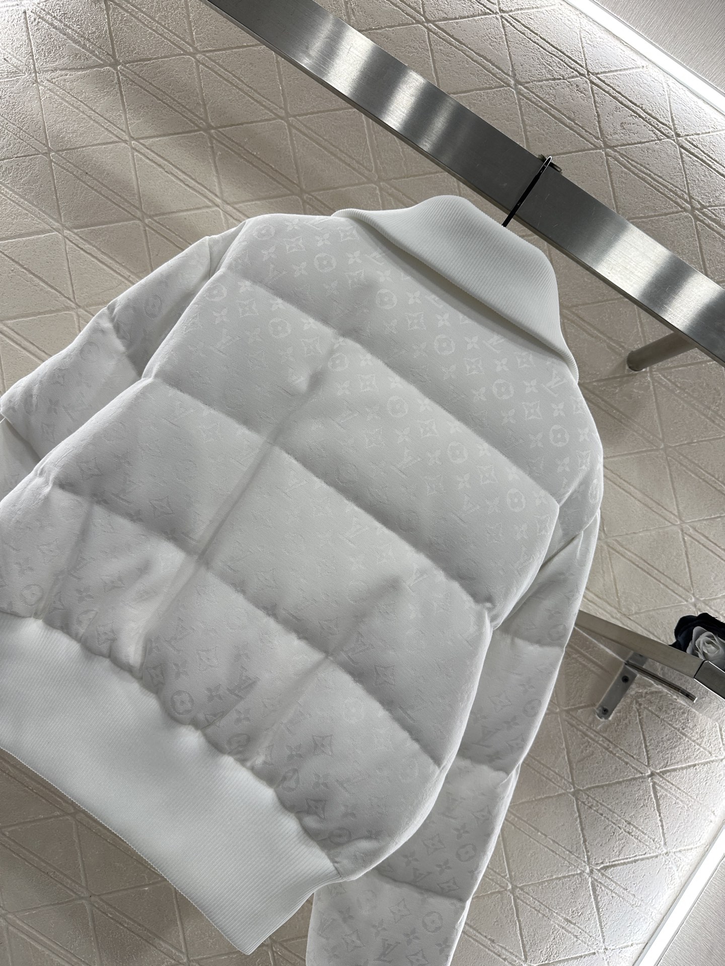 ♥Louis vuitto*♥2025新品上架 翻领夹克版型提花羽绒服定制YB进口提花材质，羽绒填充内里