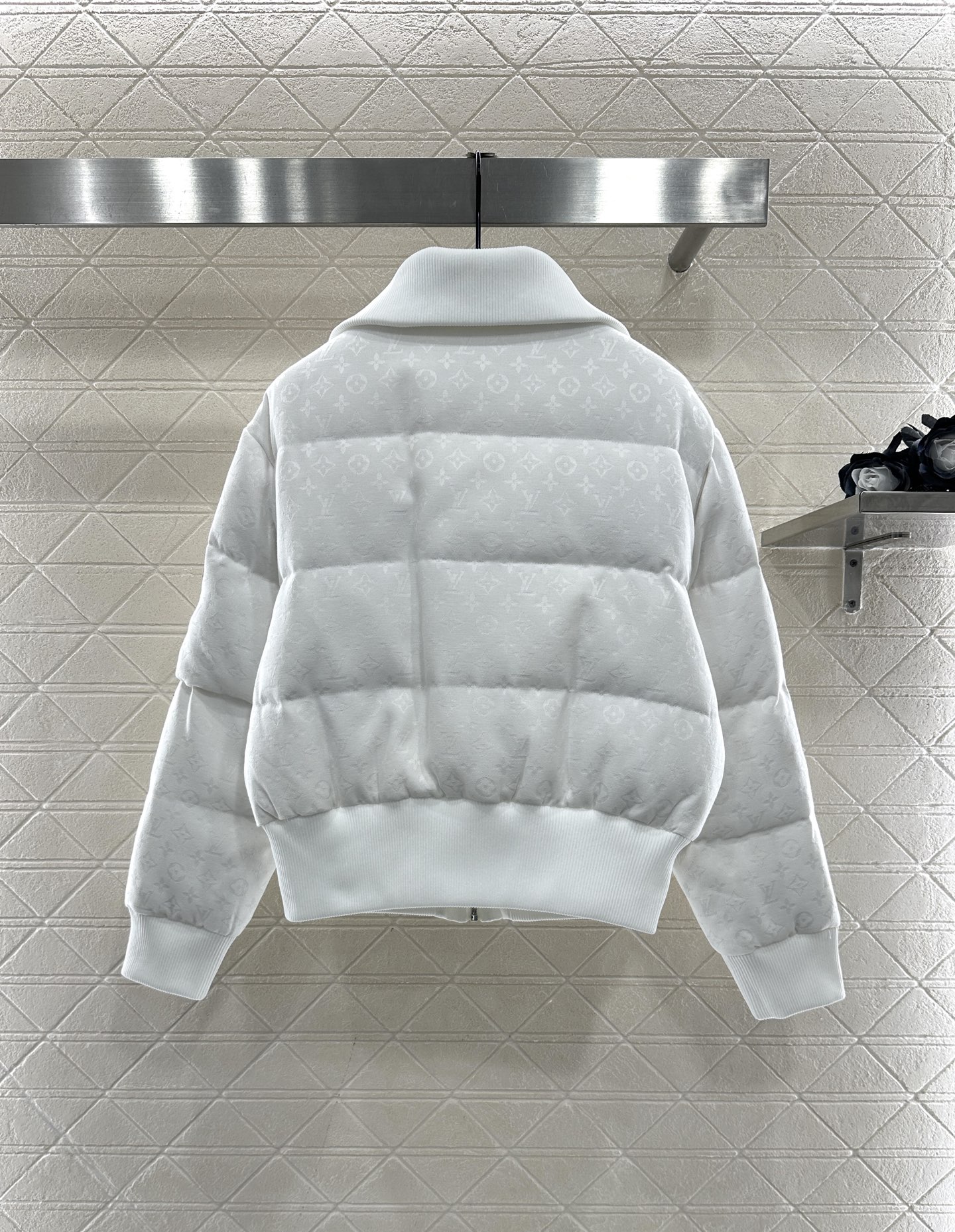 ♥Louis vuitto*♥2025新品上架 翻领夹克版型提花羽绒服定制YB进口提花材质，羽绒填充内里