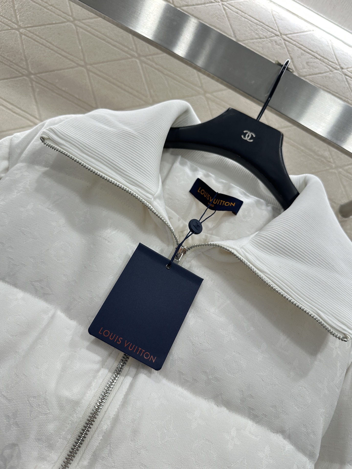 ♥Louis vuitto*♥2025新品上架 翻领夹克版型提花羽绒服定制YB进口提花材质，羽绒填充内里