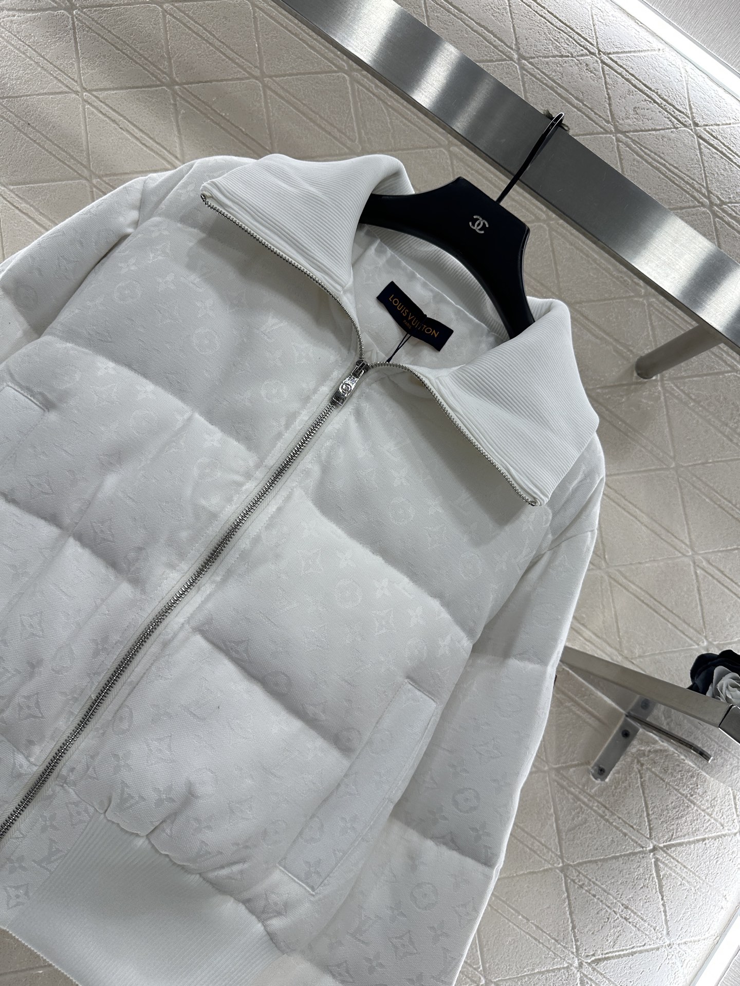 ♥Louis vuitto*♥2025新品上架 翻领夹克版型提花羽绒服定制YB进口提花材质，羽绒填充内里