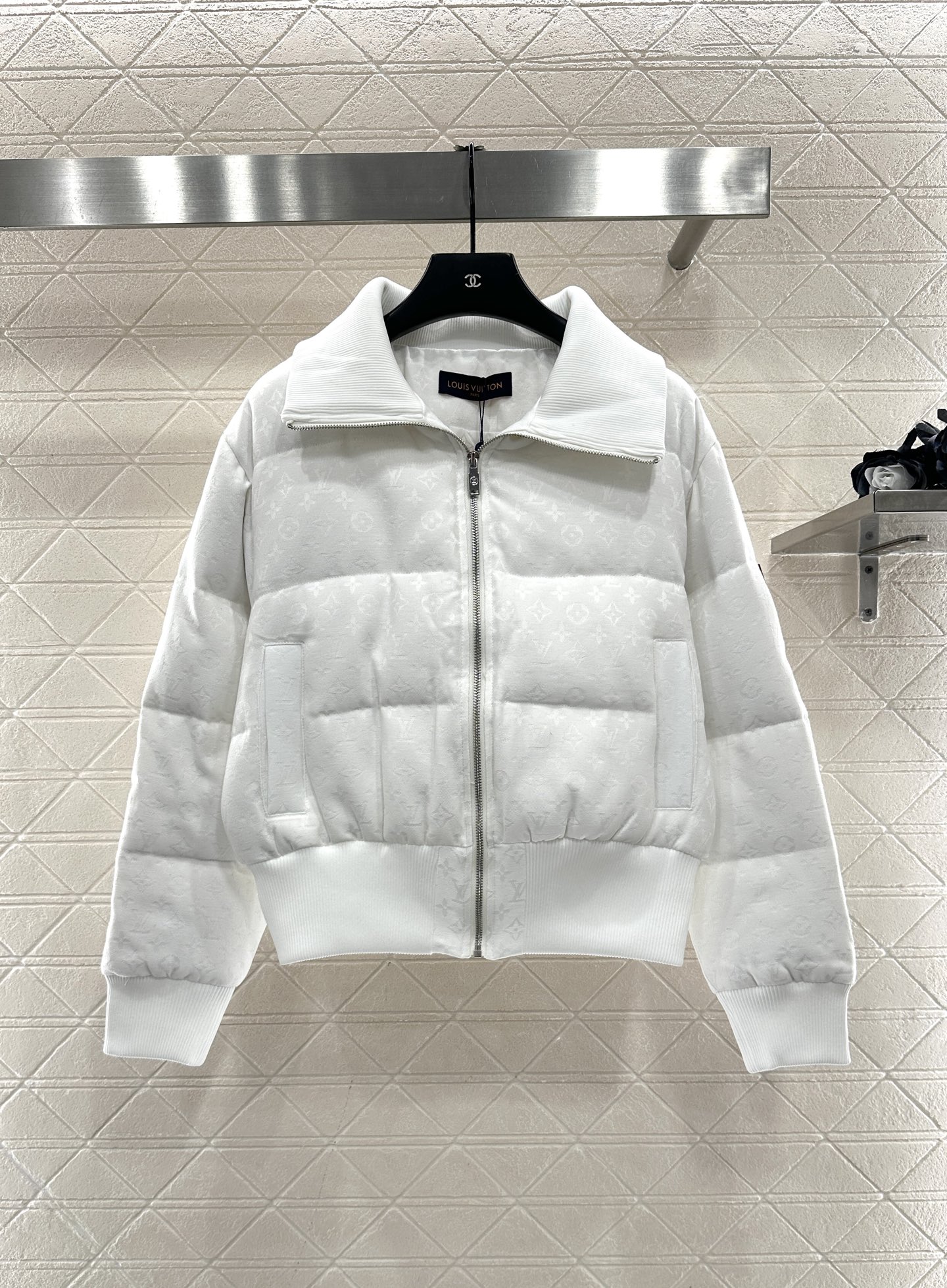 ♥Louis vuitto*♥2025新品上架 翻领夹克版型提花羽绒服定制YB进口提花材质，羽绒填充内里