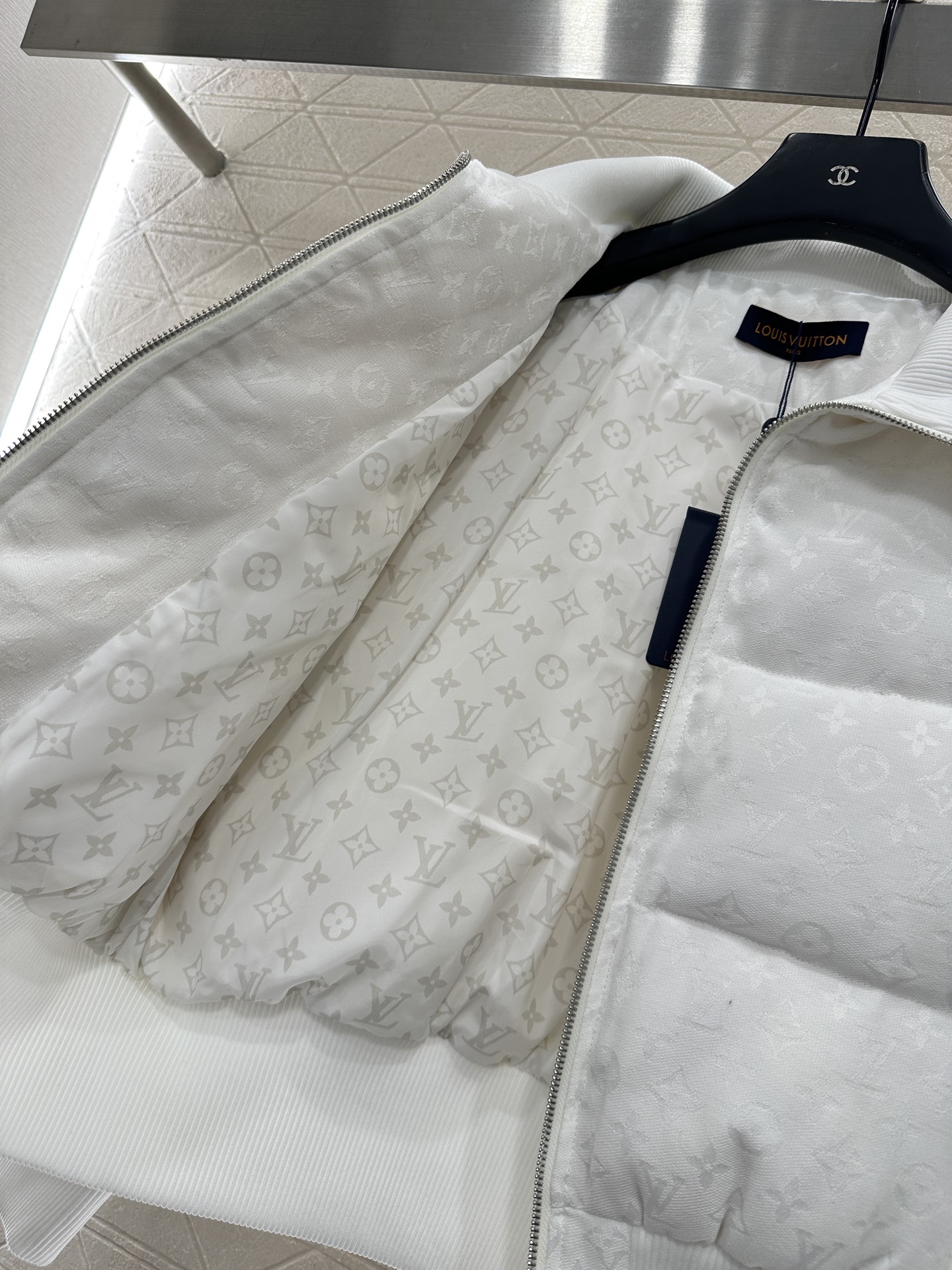 ♥Louis vuitto*♥2025新品上架 翻领夹克版型提花羽绒服定制YB进口提花材质，羽绒填充内里