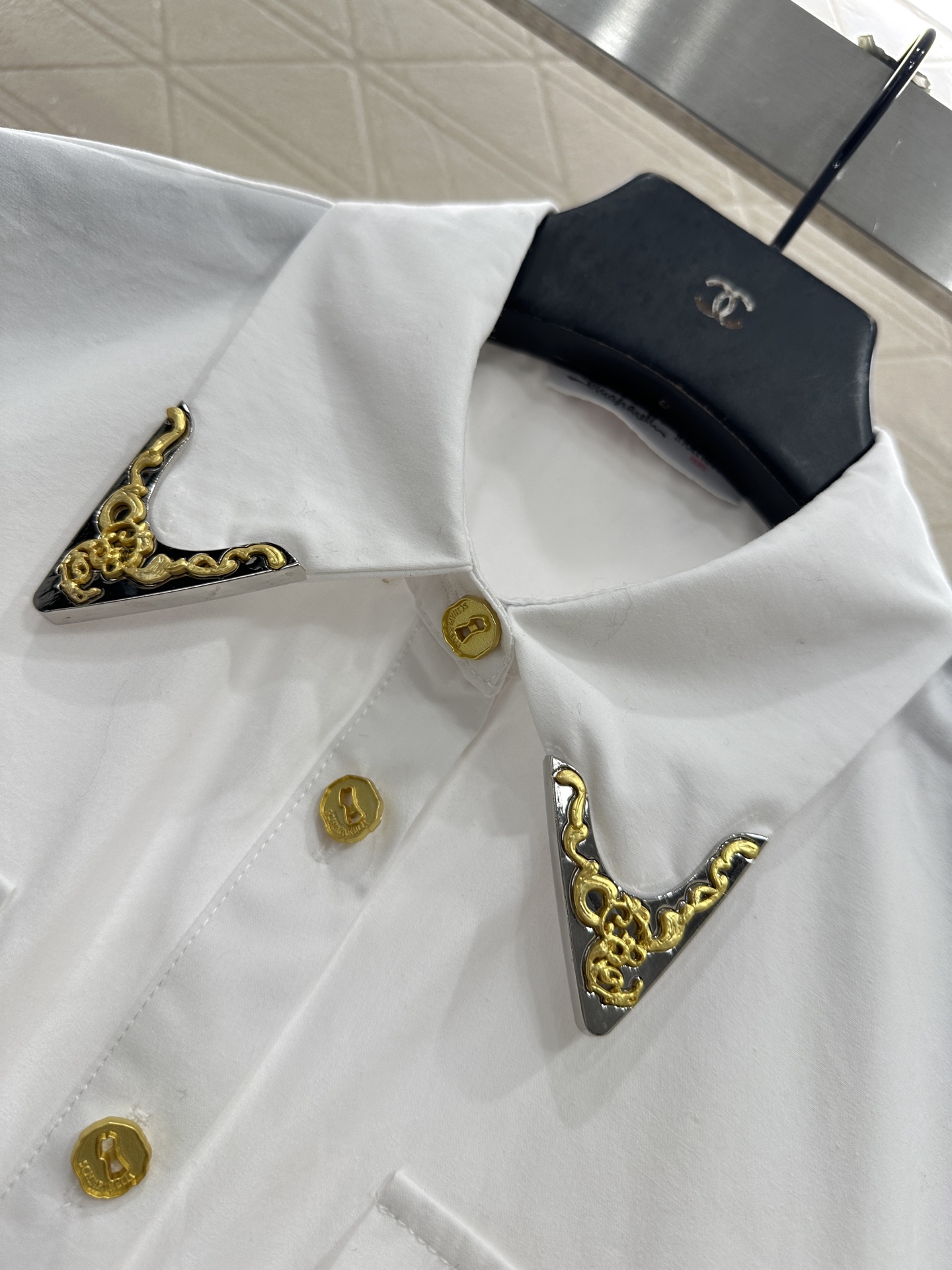 ♥Sch*♥2025新品上架 镶边翻领廓形衬衫定制YB斜纹全棉材质，亲肤舒适，透气垂顺，廓形宽松翻领衬衫