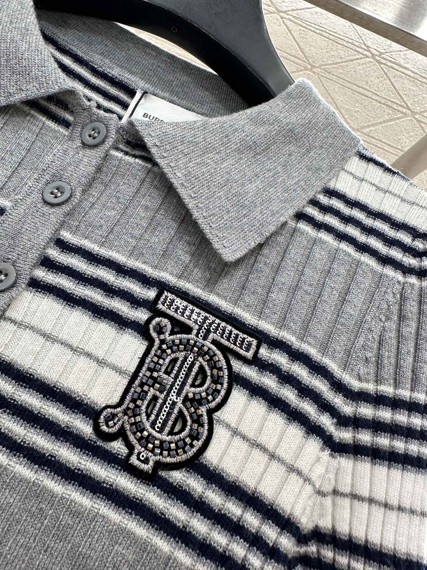 ♥BBR*♥2025新品上架 条纹针织长袖定制YB羊毛纱线织造，弹力舒适，质感十足，翻领Polo针织上衣