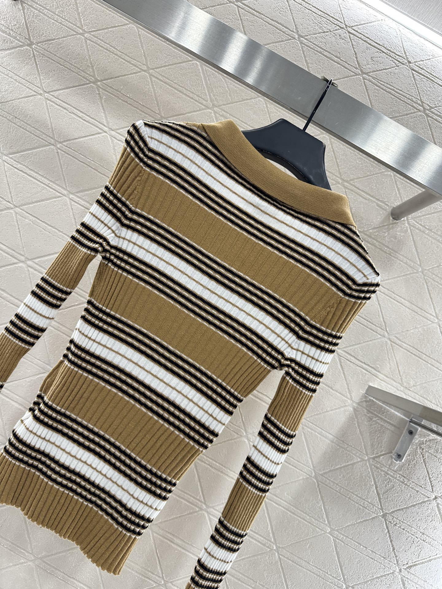 ♥BBR*♥2025新品上架 条纹针织长袖定制YB羊毛纱线织造，弹力舒适，质感十足，翻领Polo针织上衣