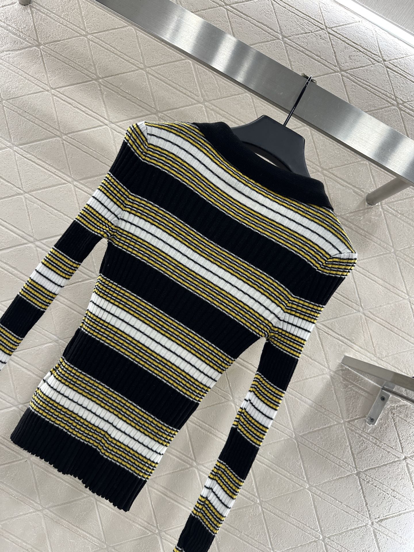 ♥BBR*♥2025新品上架 条纹针织长袖定制YB羊毛纱线织造，弹力舒适，质感十足，翻领Polo针织上衣