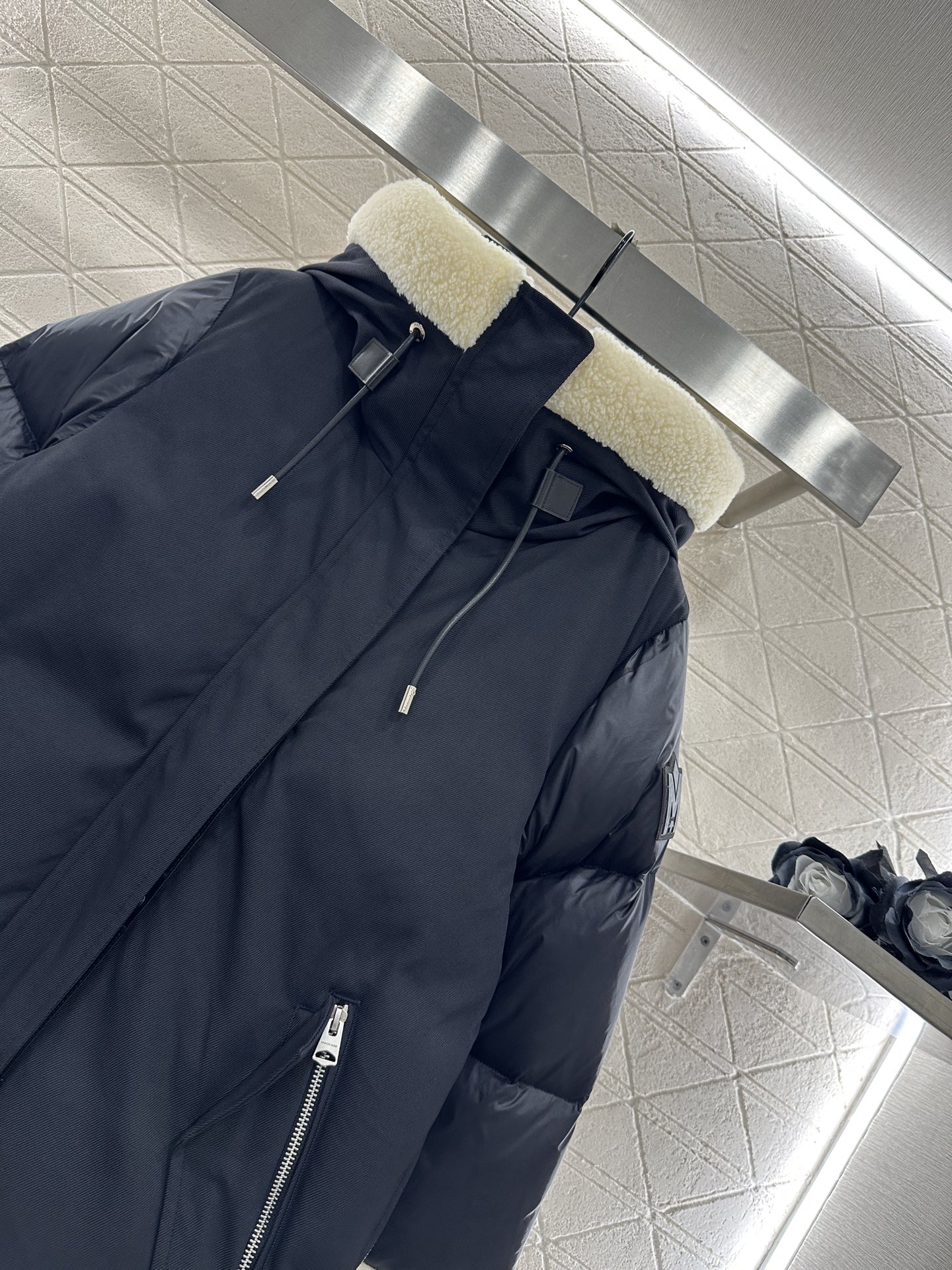 ♥Moncle*♥2025新品上架 可拆分假两件毛领连帽羽绒服定制YB防风防水尼龙材质，白鸭绒填充内里，