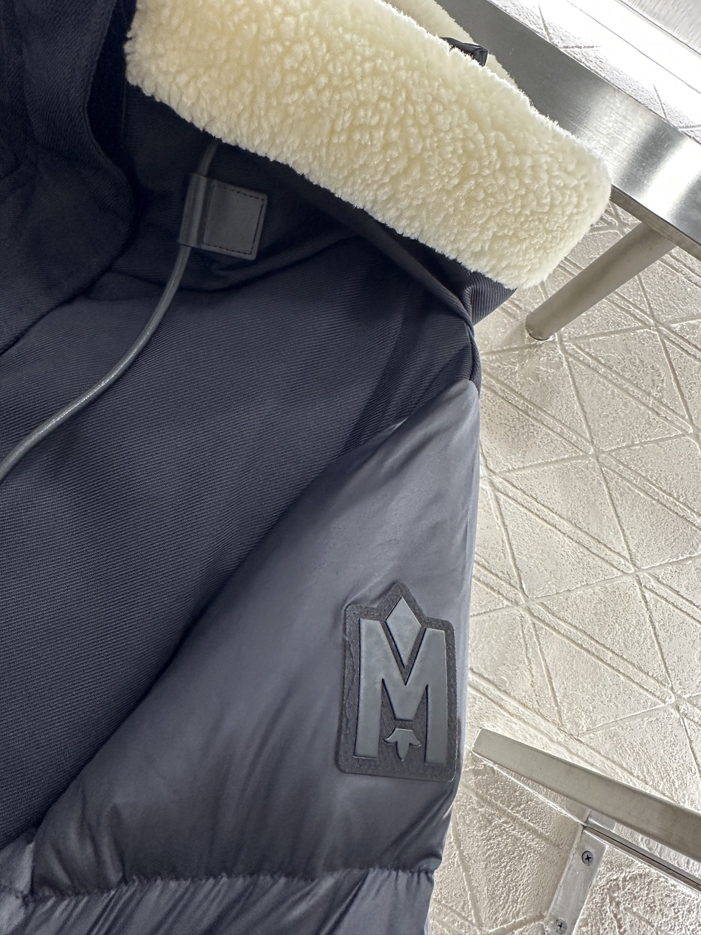 ♥Moncle*♥2025新品上架 可拆分假两件毛领连帽羽绒服定制YB防风防水尼龙材质，白鸭绒填充内里，