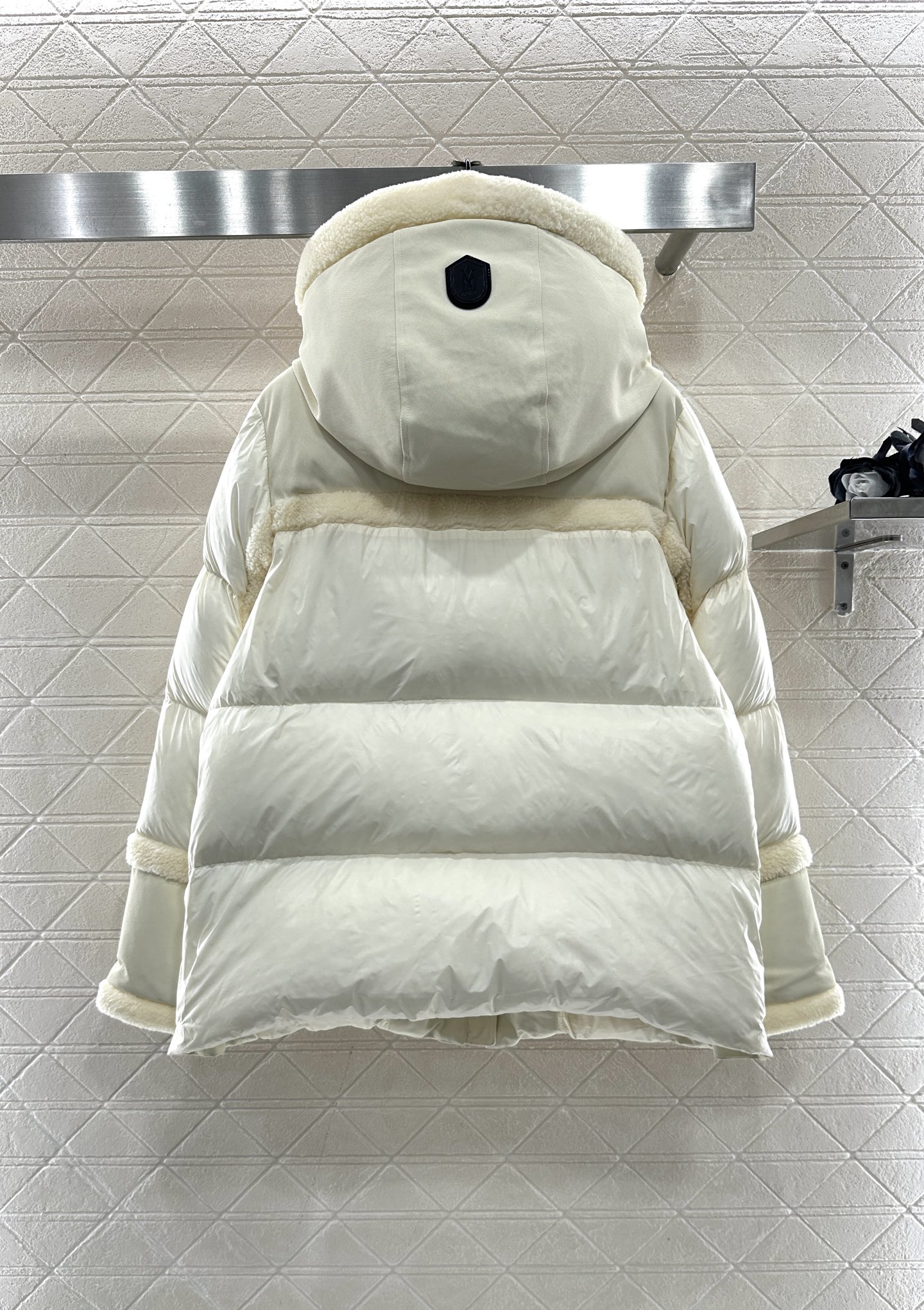 ♥Moncle*♥2025新品上架 可拆分假两件毛领连帽羽绒服定制YB防风防水尼龙材质，白鸭绒填充内里，