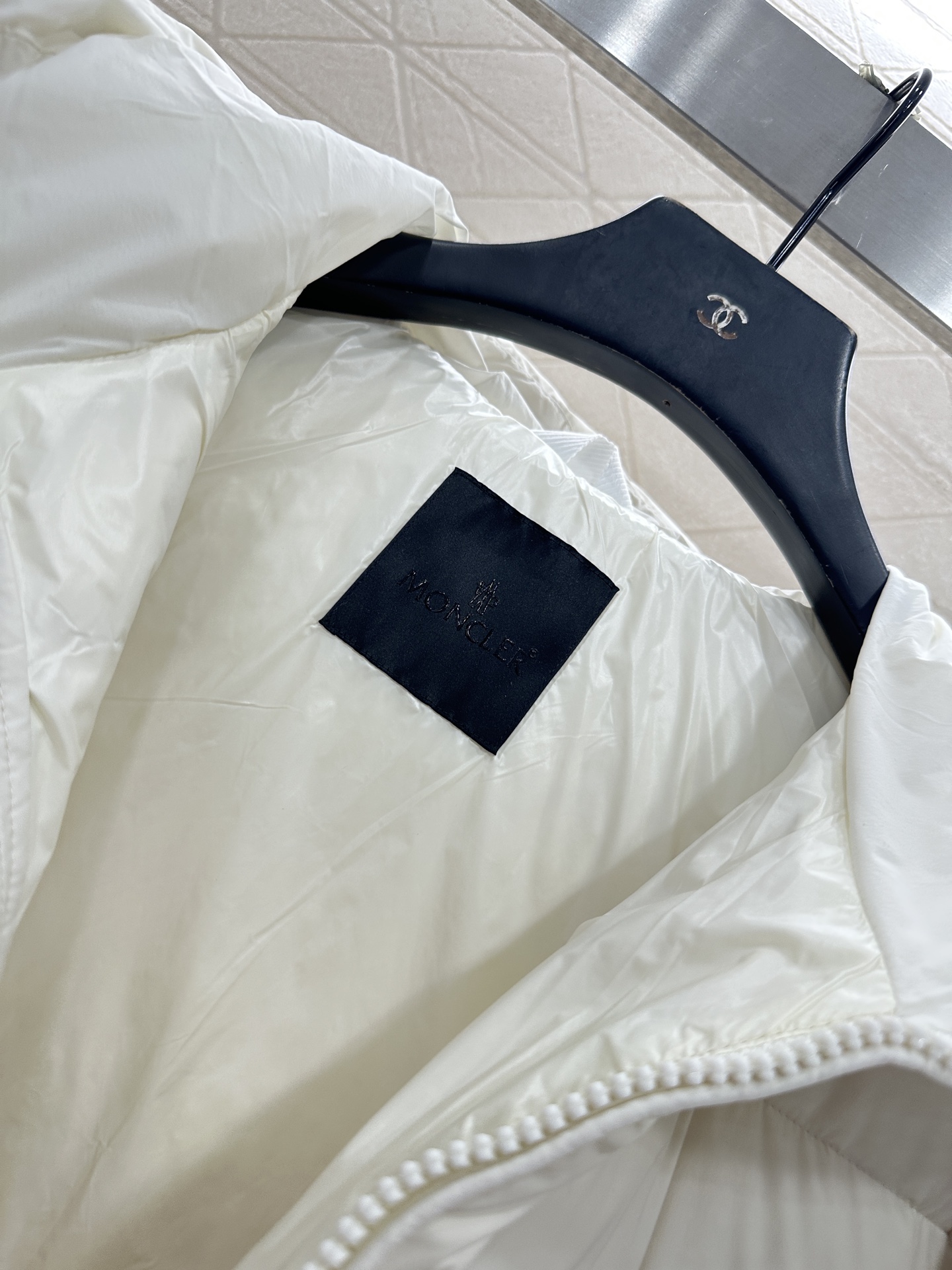 ♥Moncle*♥2025新品上架 连帽长款羽绒服定制YB防风防水尼龙材质，白鹅绒填充内里，整件轻盈保暖