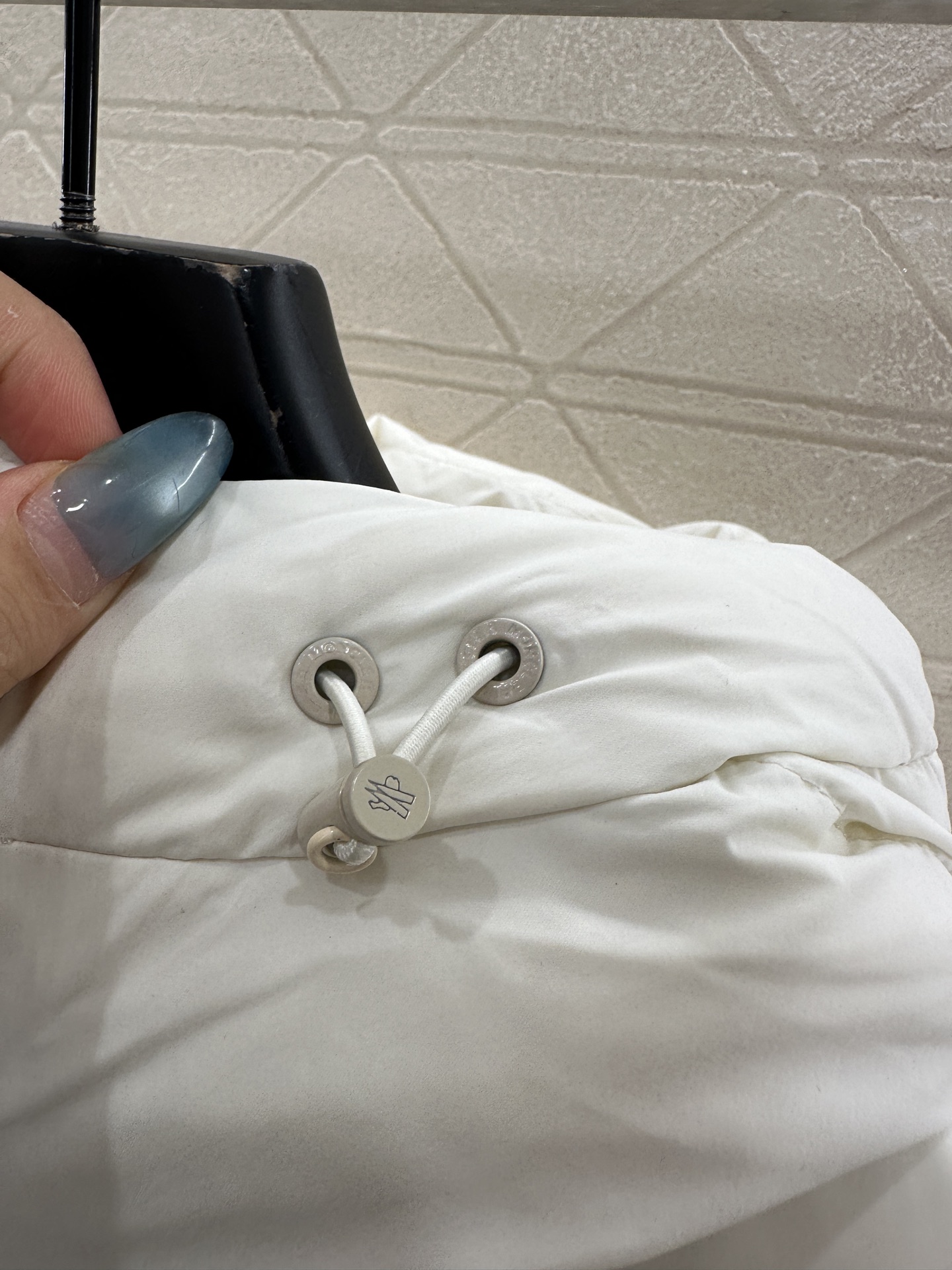 ♥Moncle*♥2025新品上架 连帽长款羽绒服定制YB防风防水尼龙材质，白鹅绒填充内里，整件轻盈保暖