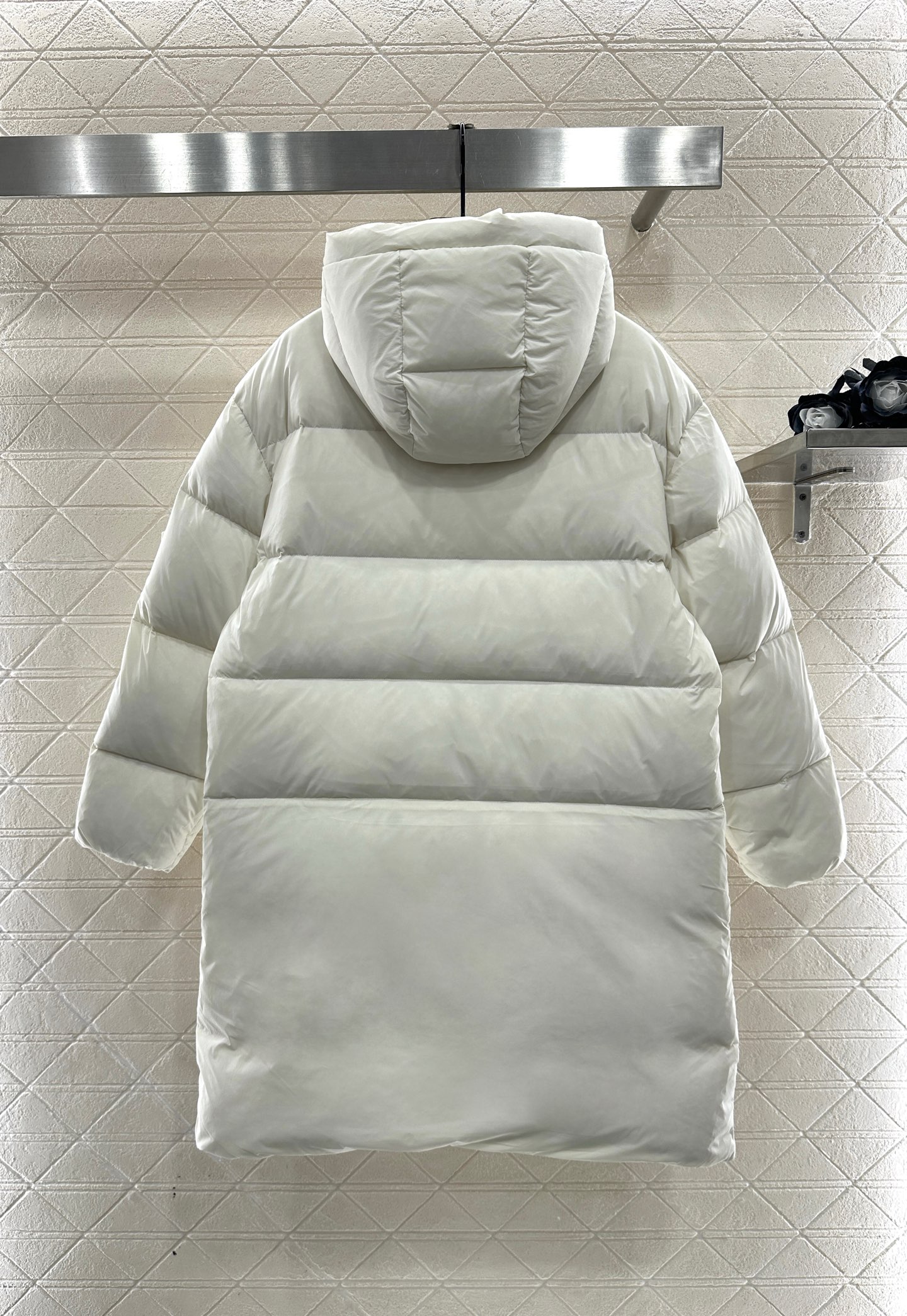 ♥Moncle*♥2025新品上架 连帽长款羽绒服定制YB防风防水尼龙材质，白鹅绒填充内里，整件轻盈保暖