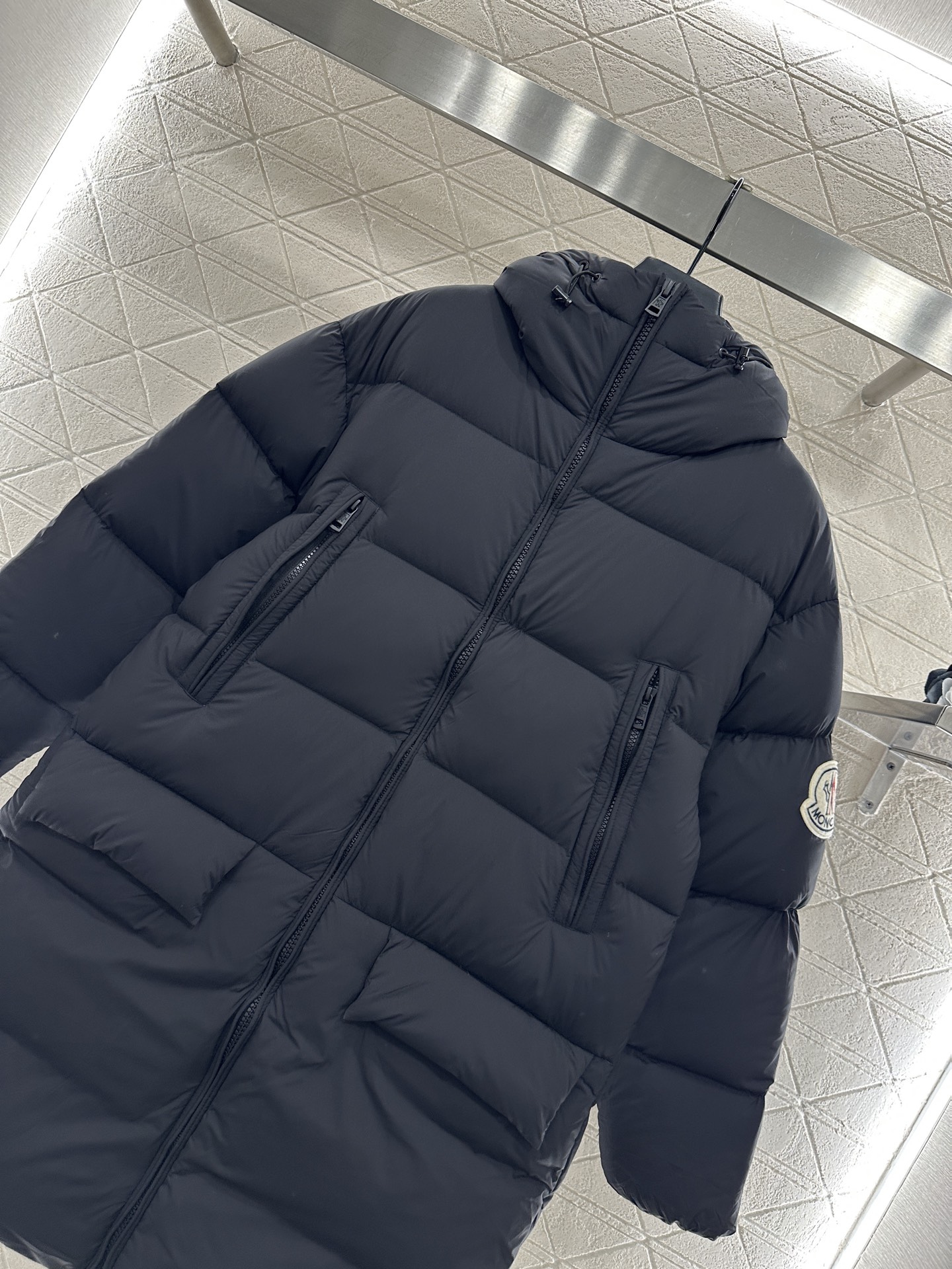 ♥Moncle*♥2025新品上架 连帽长款羽绒服定制YB防风防水尼龙材质，白鹅绒填充内里，整件轻盈保暖