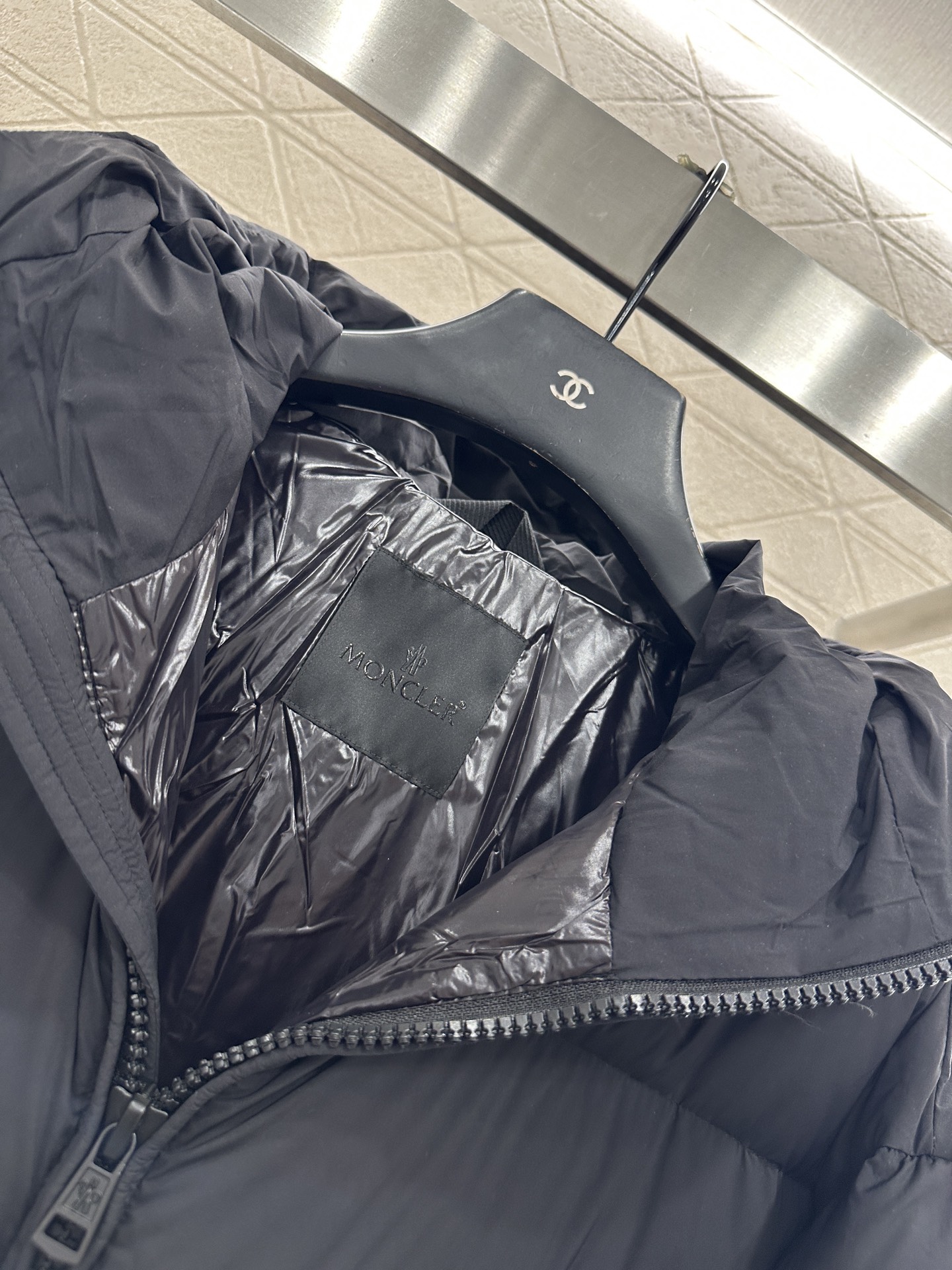 ♥Moncle*♥2025新品上架 连帽长款羽绒服定制YB防风防水尼龙材质，白鹅绒填充内里，整件轻盈保暖