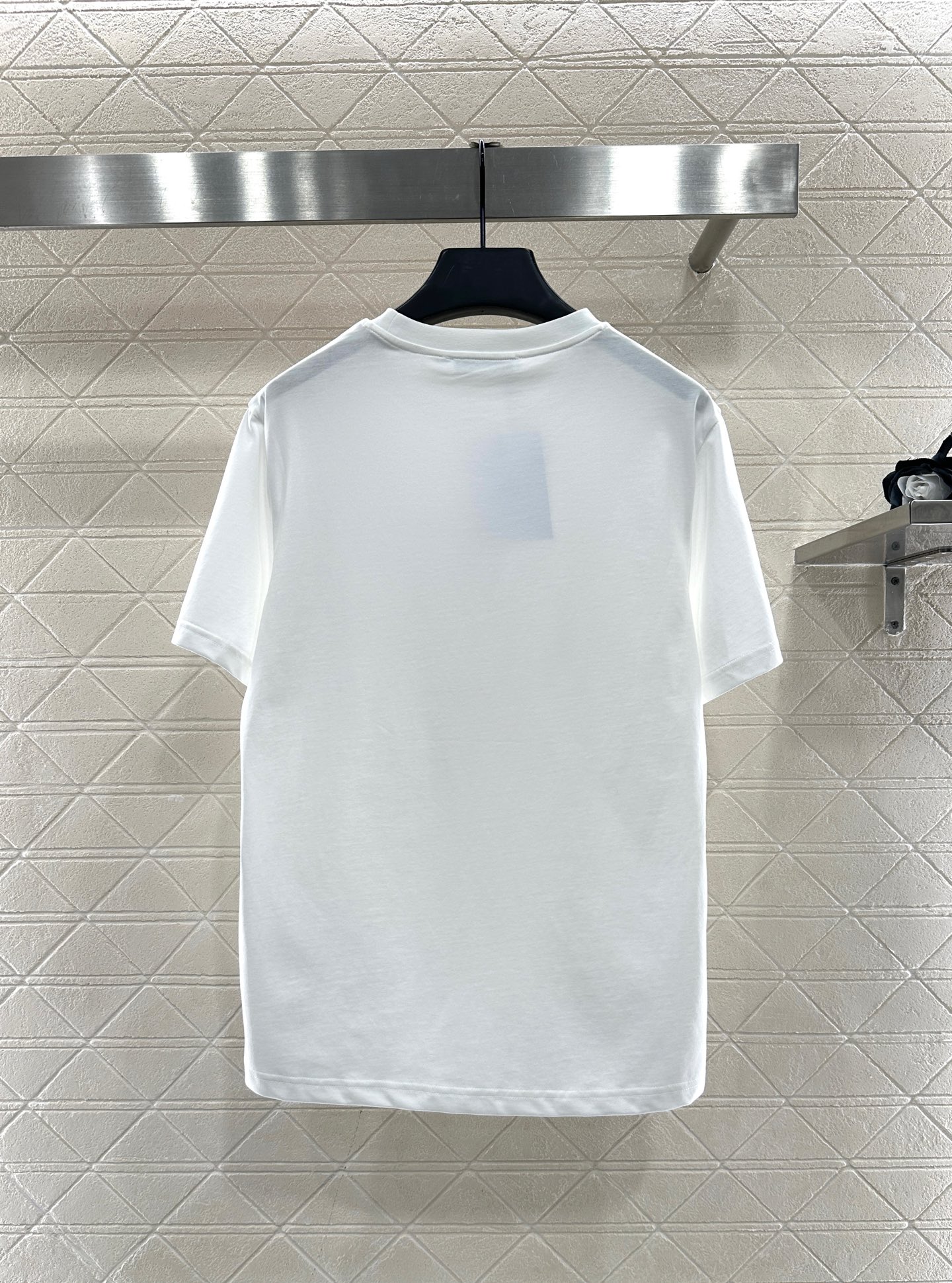 ♥Dio*♥2025新品上架 圆领钉珠印花𝑇𝑒𝑒定制YB原生全棉材质，质感高级，柔软舒适，常规短袖T恤裁