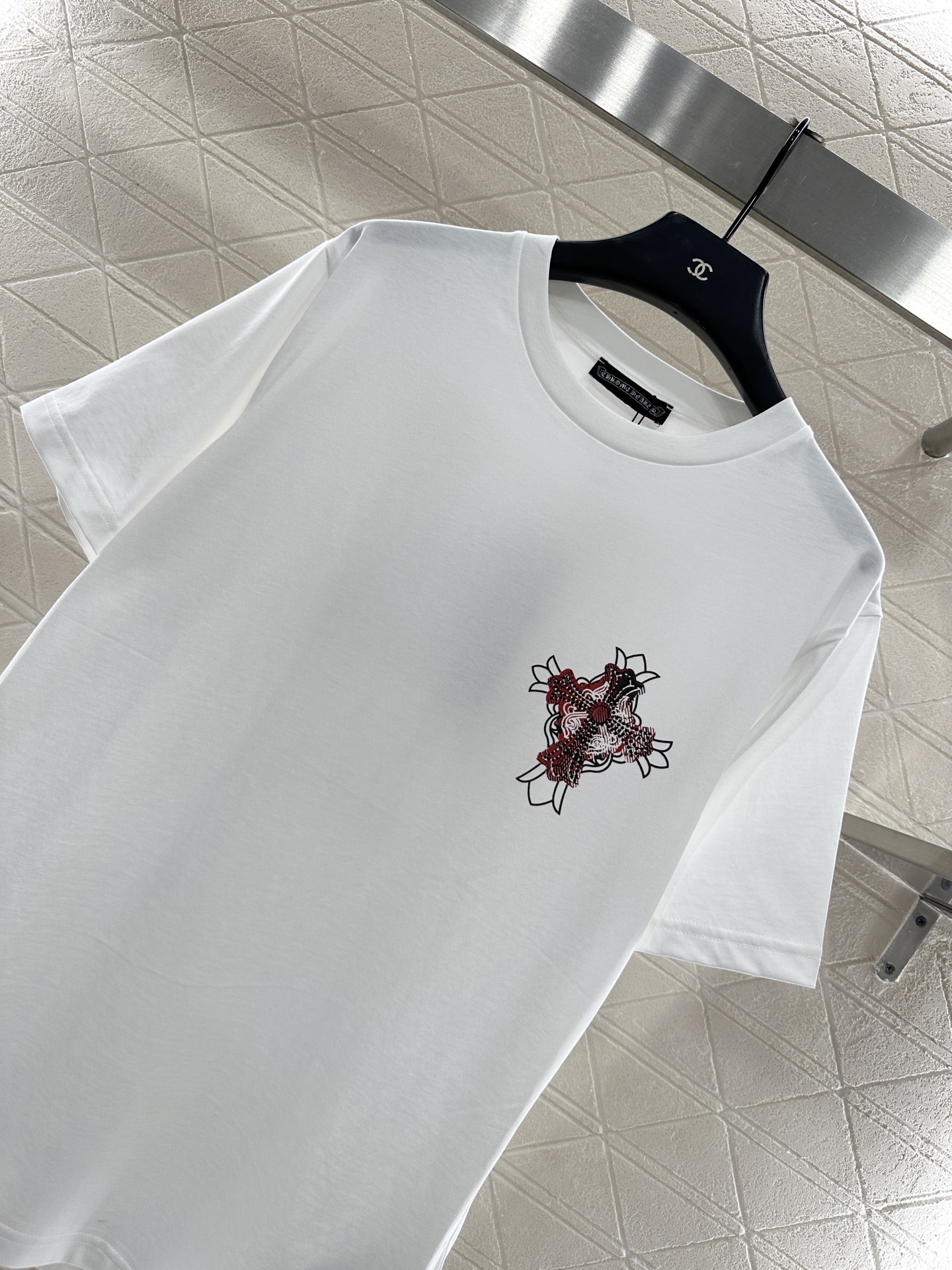 ♥Chrome hear*♥2025新品上架 印花烫钻圆领𝑇𝑒𝑒定制YB原生全棉材质，透气舒适，质感十足