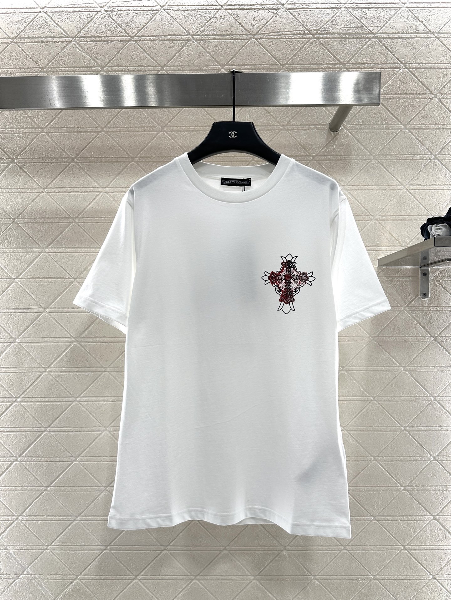 ♥Chrome hear*♥2025新品上架 印花烫钻圆领𝑇𝑒𝑒定制YB原生全棉材质，透气舒适，质感十足