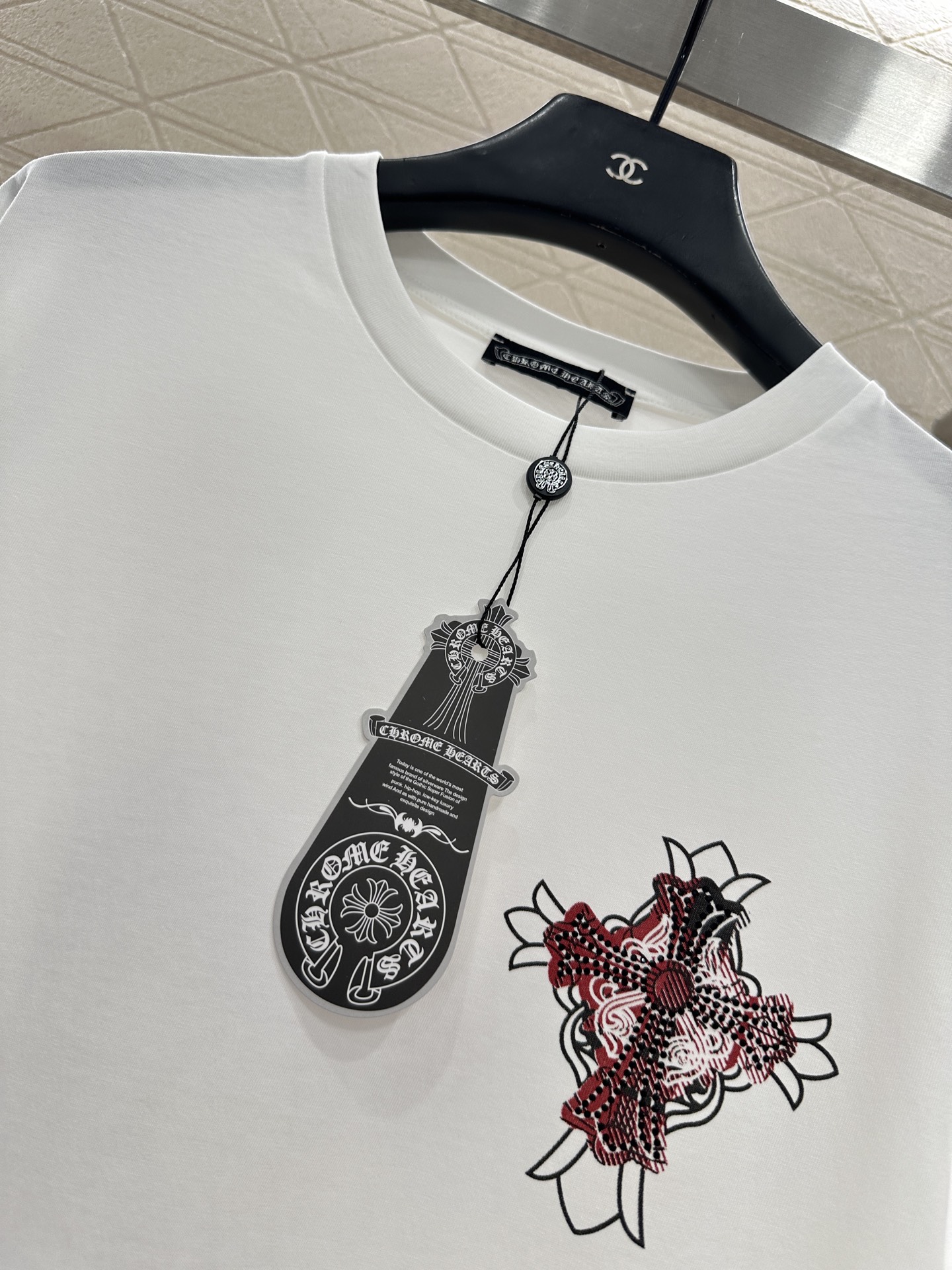 ♥Chrome hear*♥2025新品上架 印花烫钻圆领𝑇𝑒𝑒定制YB原生全棉材质，透气舒适，质感十足