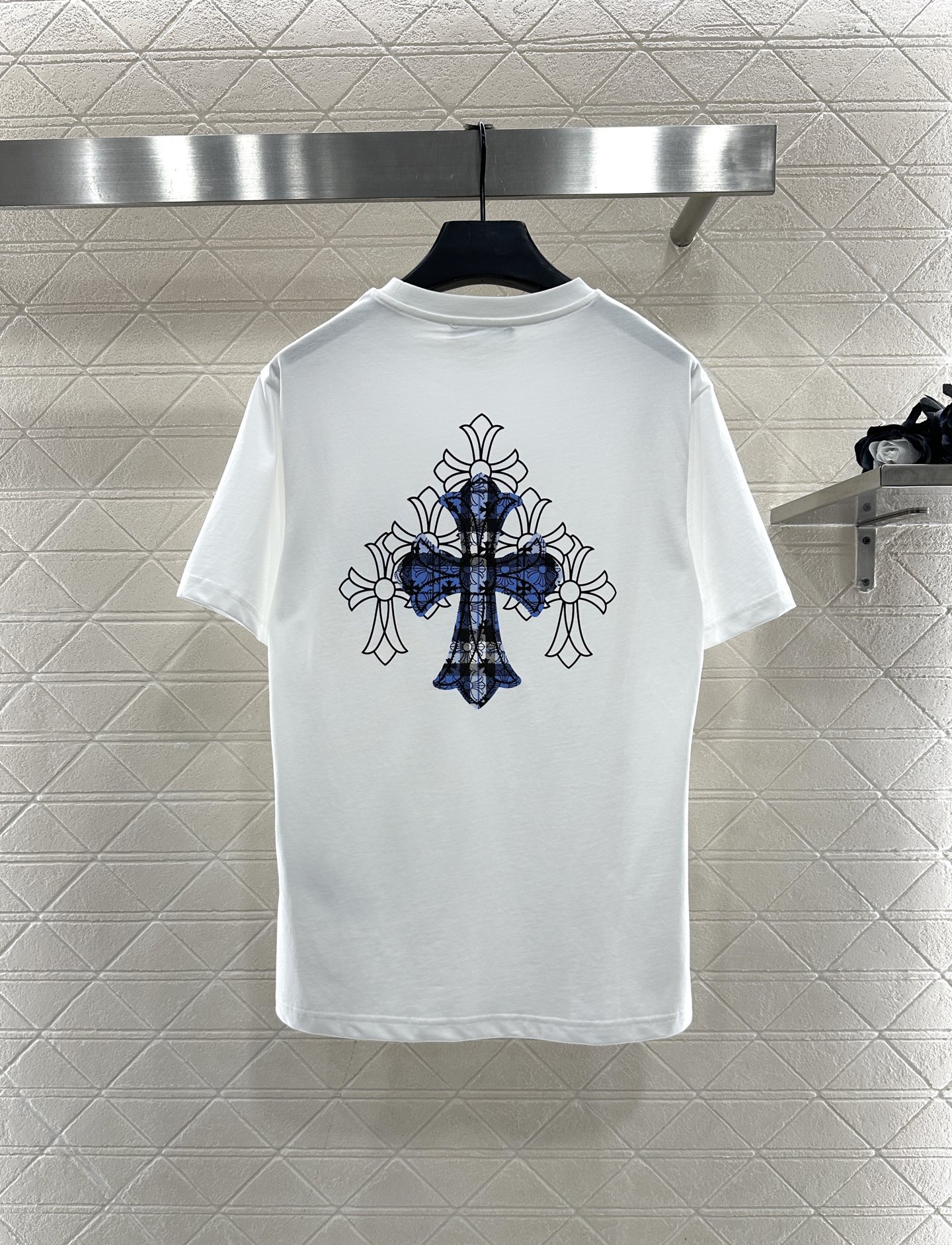 ♥Chrome hear*♥2025新品上架 印花烫钻圆领𝑇𝑒𝑒定制YB原生全棉材质，透气舒适，质感十足