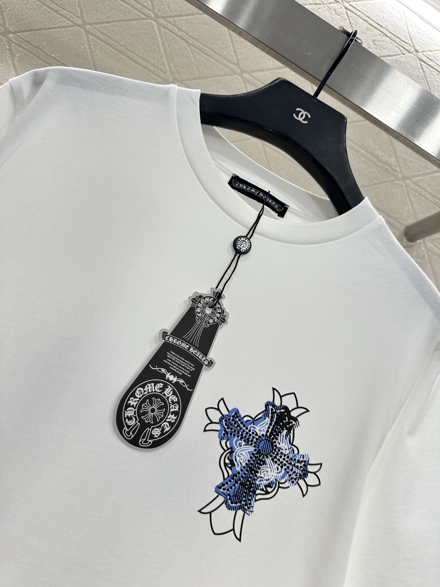 ♥Chrome hear*♥2025新品上架 印花烫钻圆领𝑇𝑒𝑒定制YB原生全棉材质，透气舒适，质感十足