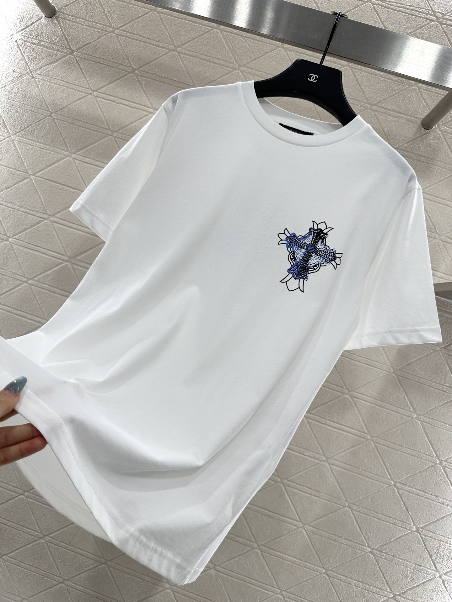 ♥Chrome hear*♥2025新品上架 印花烫钻圆领𝑇𝑒𝑒定制YB原生全棉材质，透气舒适，质感十足