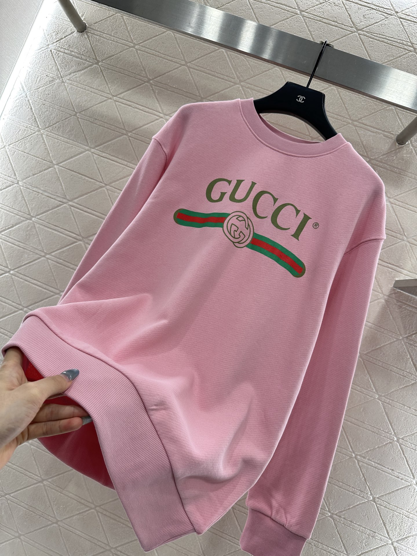 ♥Gucc*♥2025新品上架 撞色字母圆领卫衣定制YB原生全棉面料，弹力舒适，质感十足，标志性横杠打底