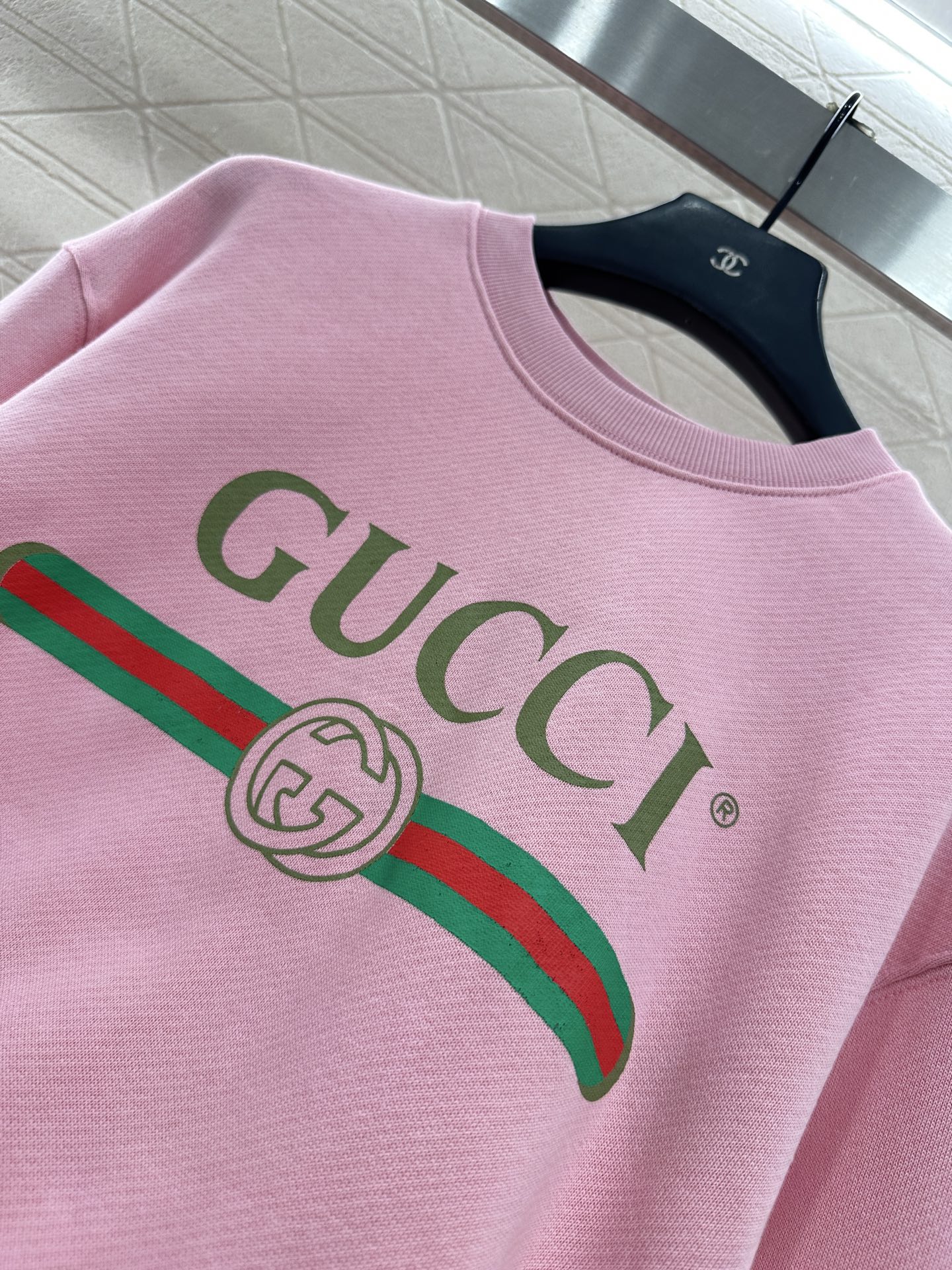 ♥Gucc*♥2025新品上架 撞色字母圆领卫衣定制YB原生全棉面料，弹力舒适，质感十足，标志性横杠打底