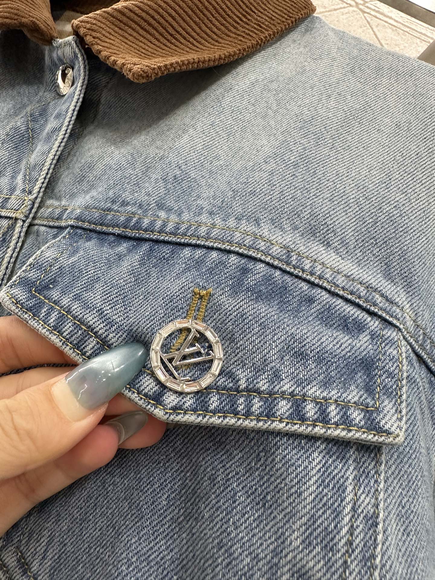 ♥Louis vuitto*♥2025新品上架 两面穿格纹翻领牛仔外套定制YB斜纹棉牛仔材质，质感复古，