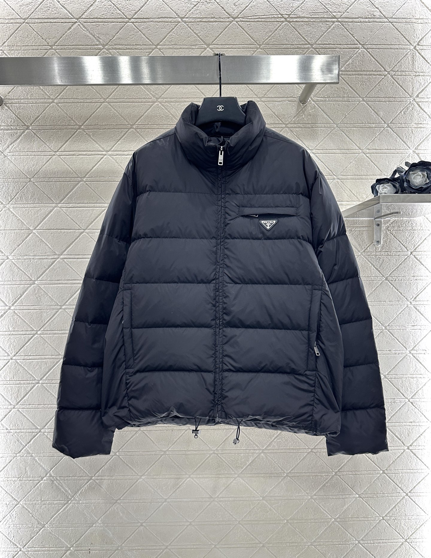 ♥Prad*♥2025新品上架 长方压纹立领羽绒服定制YB进口再生尼龙材质，白鹅绒填充内里，整件轻盈保暖