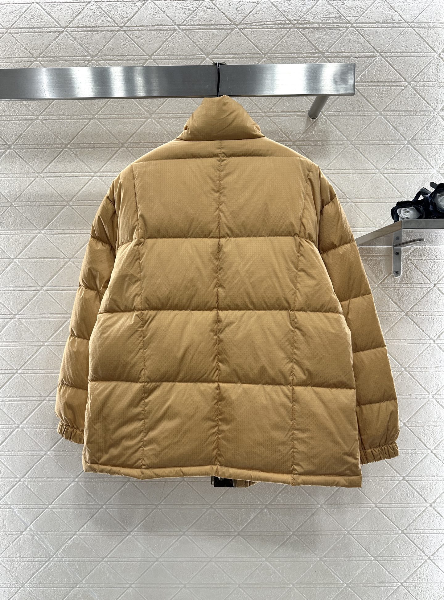 ♥Louis vuitto*♥2025新品上架 皮革带扣立领羽绒外套定制YB防风防水尼龙材质，白鹅绒填充