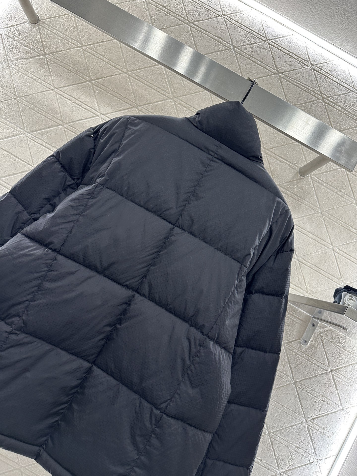 ♥Louis vuitto*♥2025新品上架 皮革带扣立领羽绒外套定制YB防风防水尼龙材质，白鹅绒填充