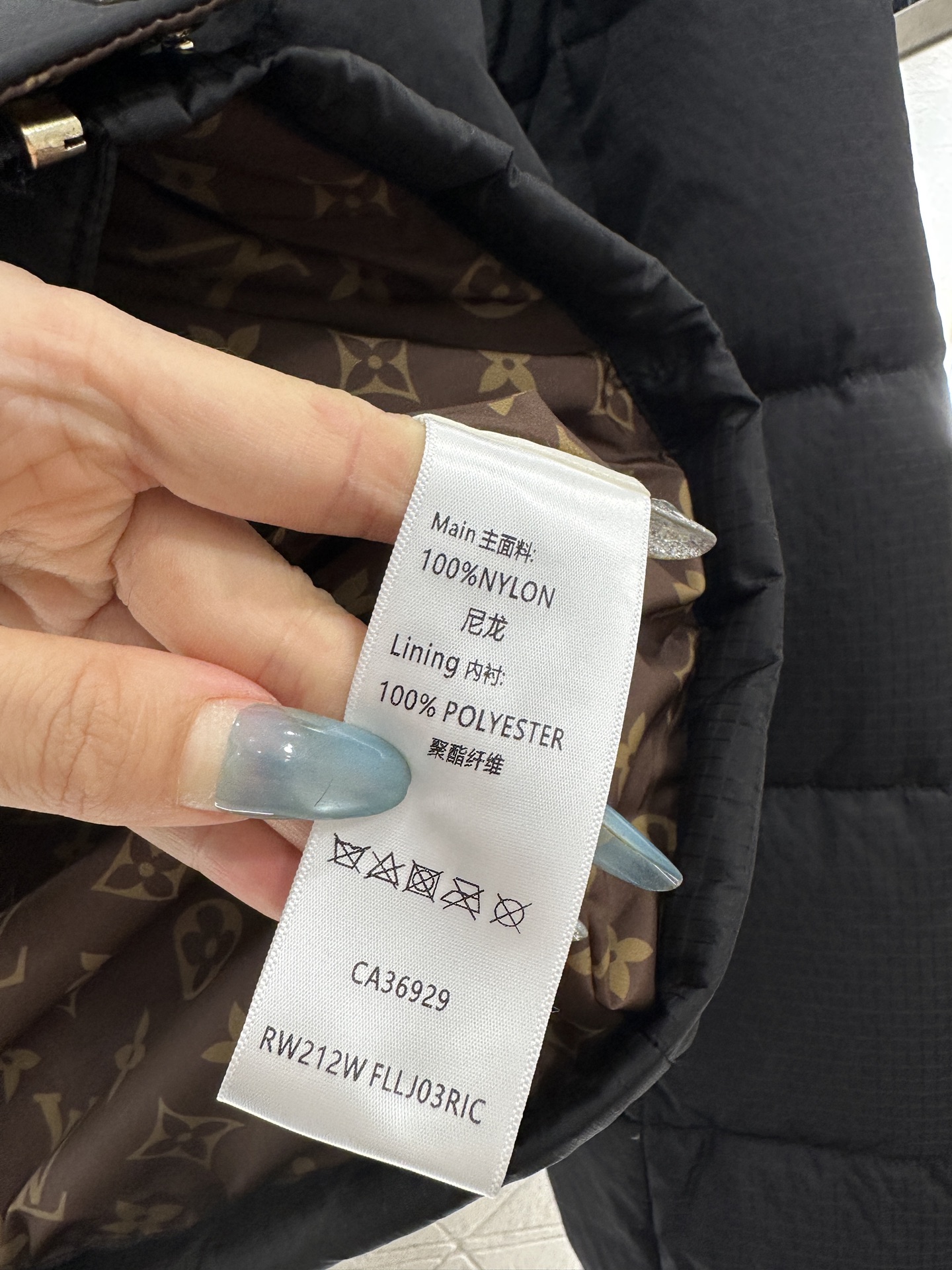 ♥Louis vuitto*♥2025新品上架 皮革带扣立领羽绒外套定制YB防风防水尼龙材质，白鹅绒填充