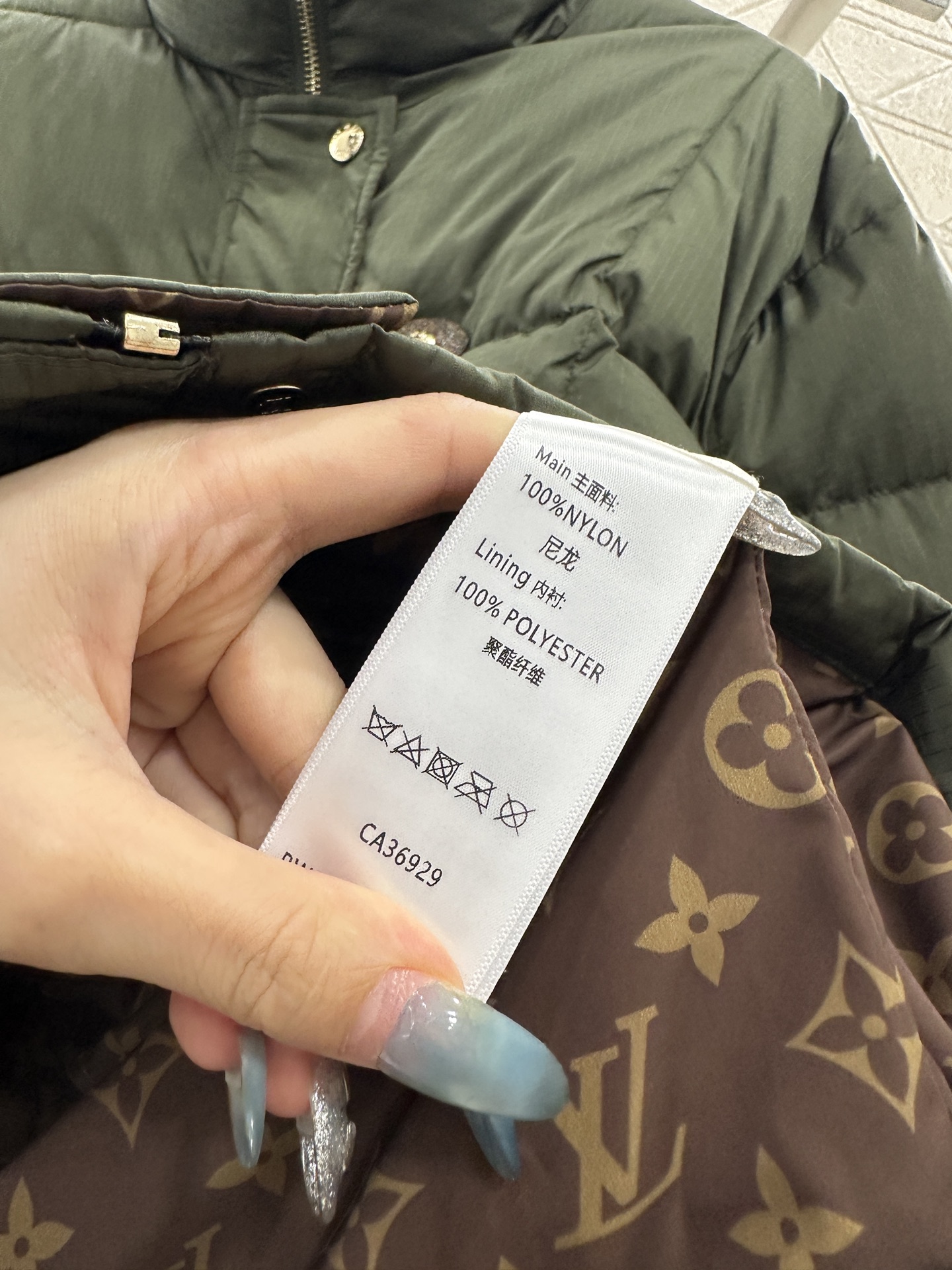 ♥Louis vuitto*♥2025新品上架 皮革带扣立领羽绒外套定制YB防风防水尼龙材质，白鹅绒填充