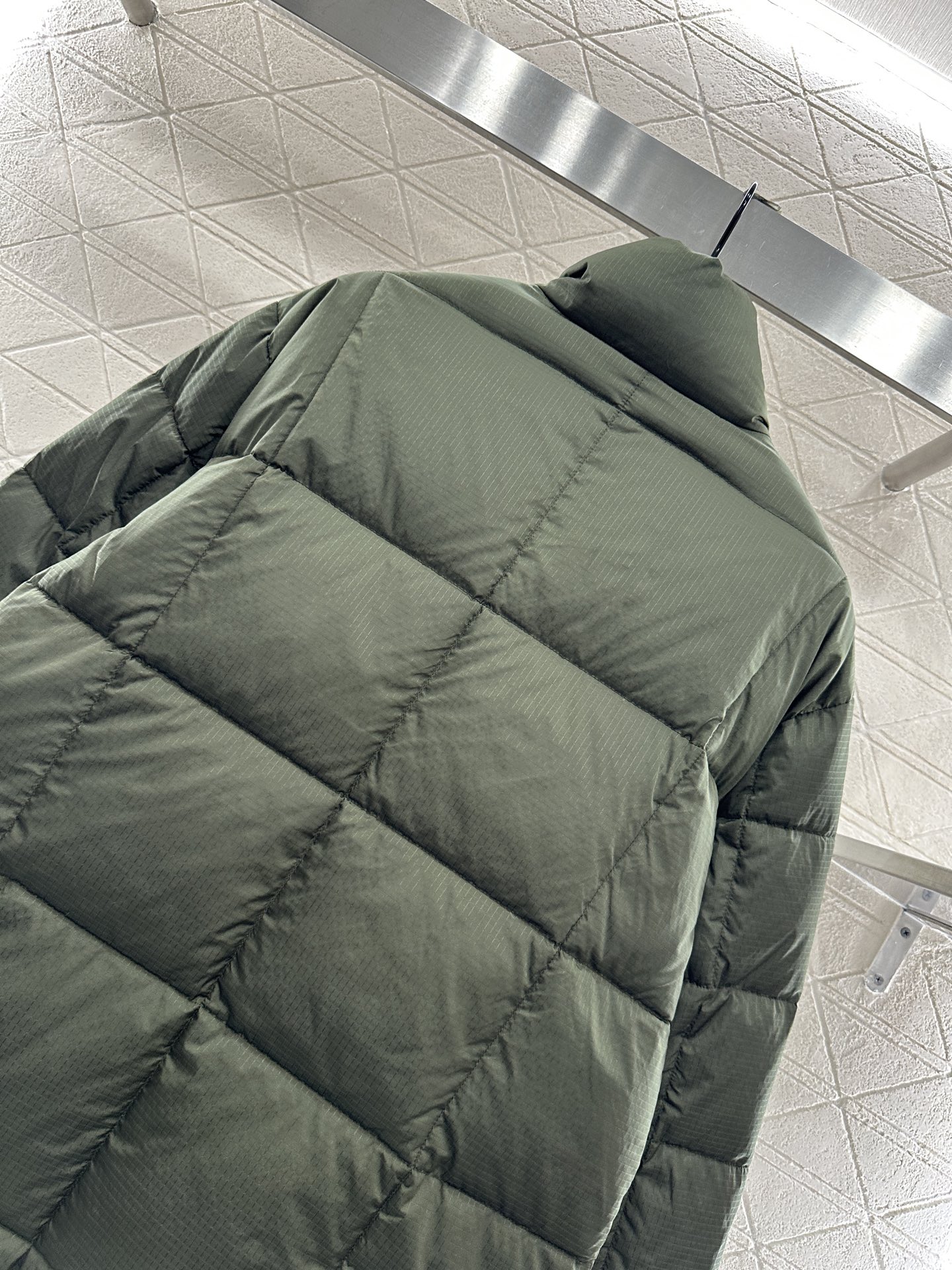 ♥Louis vuitto*♥2025新品上架 皮革带扣立领羽绒外套定制YB防风防水尼龙材质，白鹅绒填充