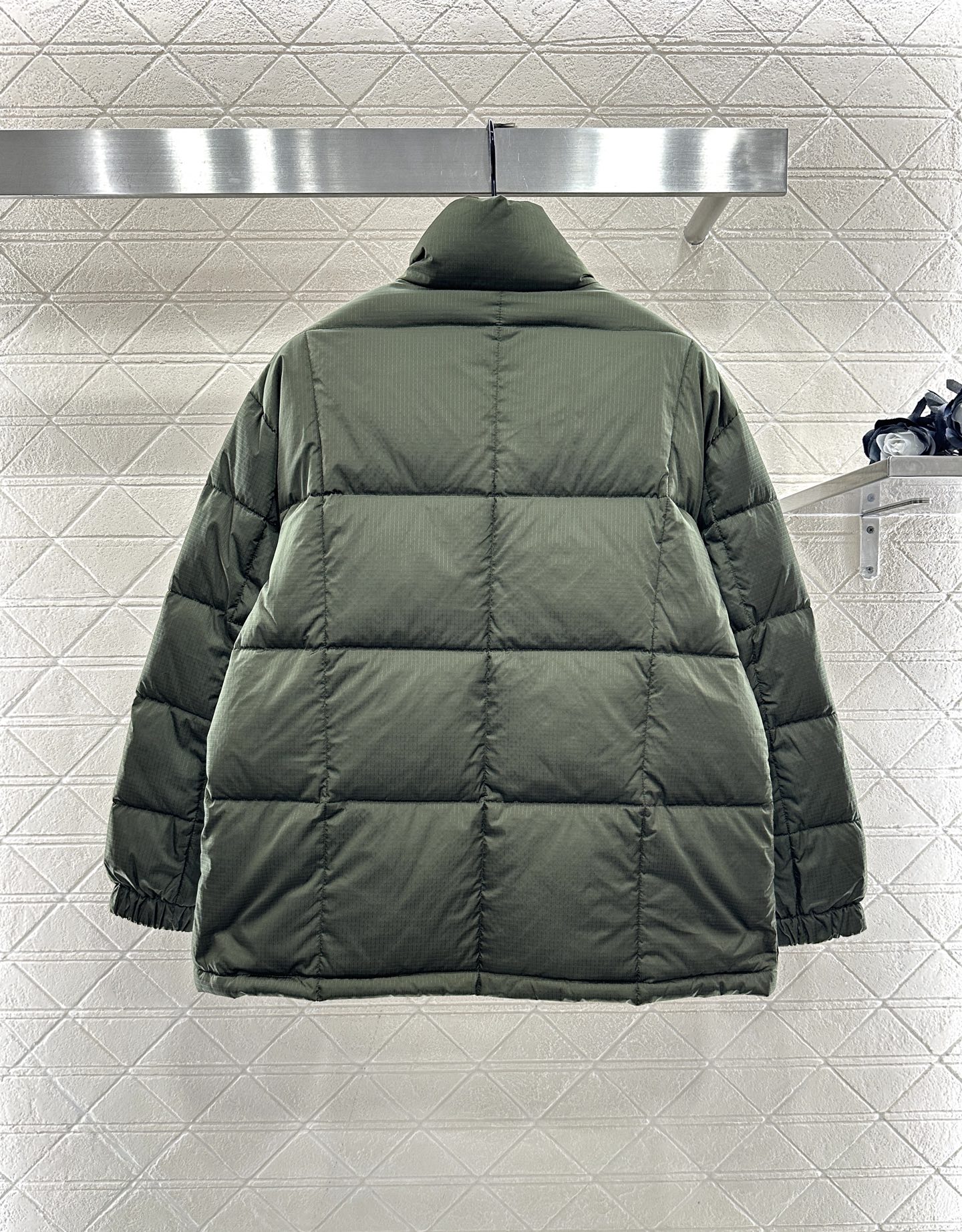 ♥Louis vuitto*♥2025新品上架 皮革带扣立领羽绒外套定制YB防风防水尼龙材质，白鹅绒填充