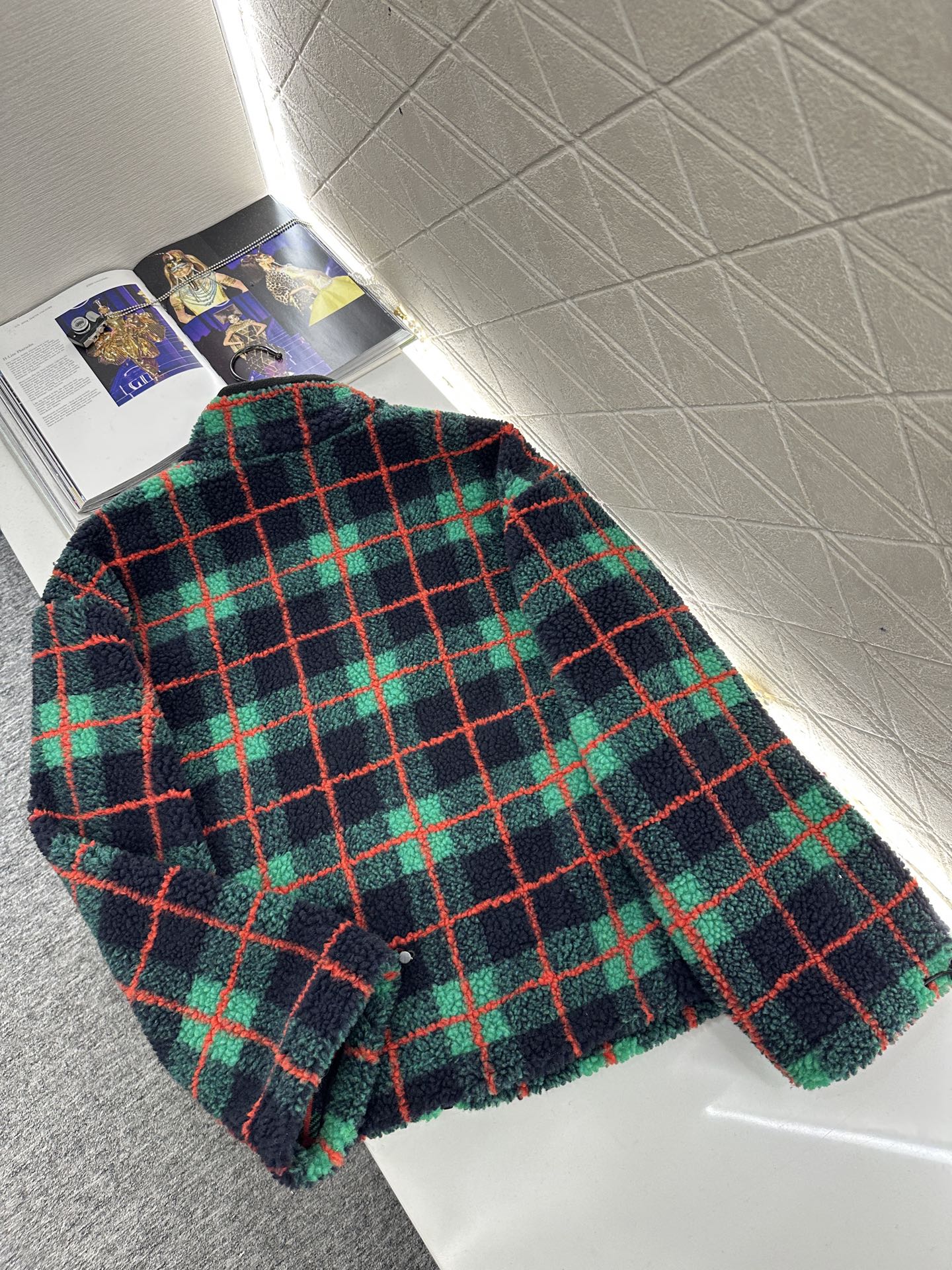 ♥Miumi♥2025新品上架 格纹泰迪毛绒外套短裙套装通体饰以泰迪毛绒材质，质感柔软舒适，时髦洋气，立