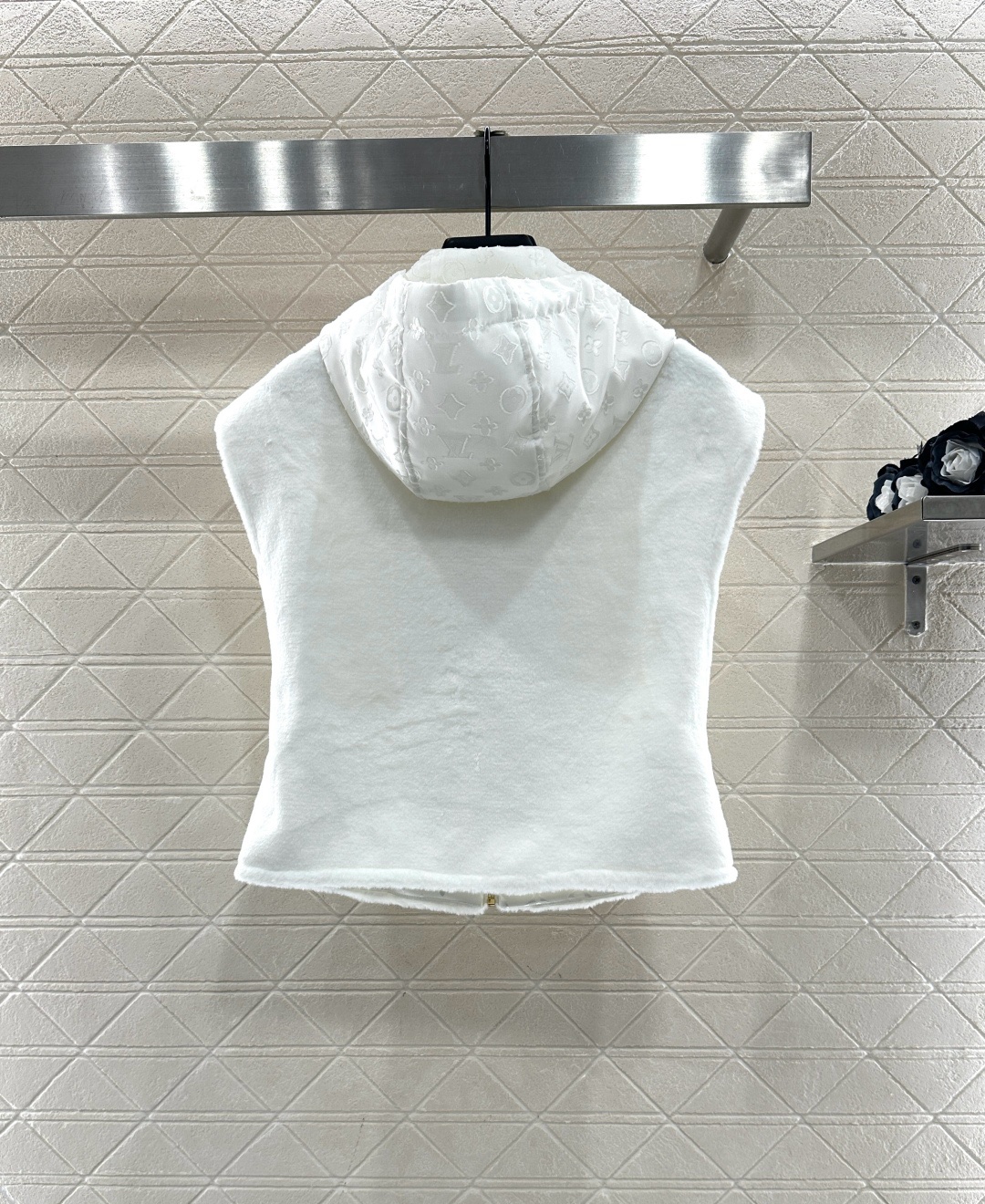 ♥Louis Vuitto*♥2025新品上架 连帽毛绒坎肩马甲定制YB进口短毛绒材质，质感光泽，软糯亲