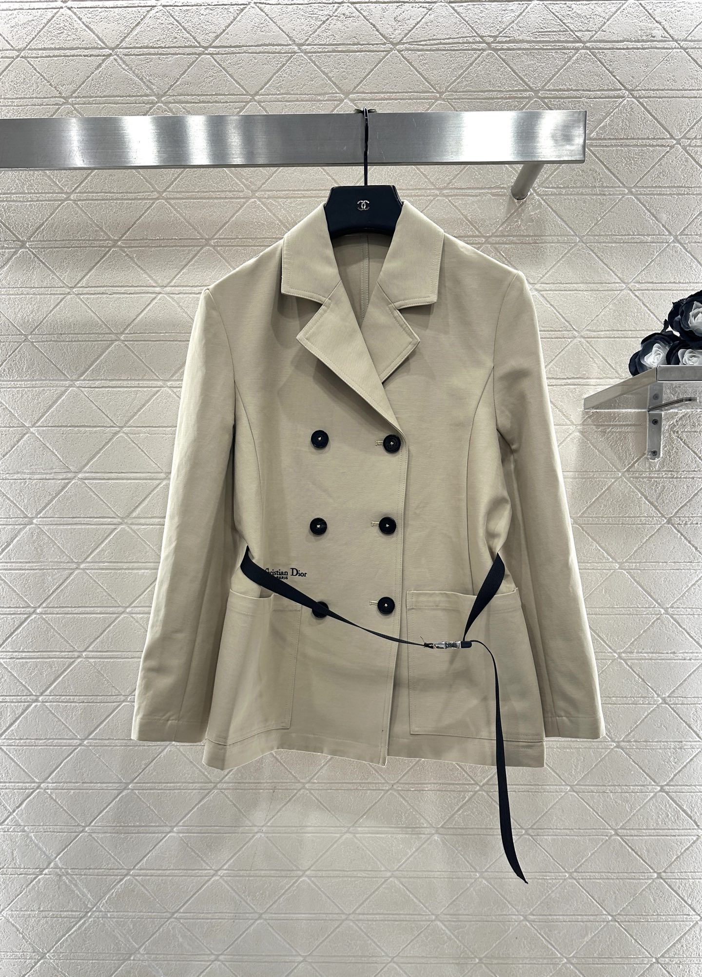 ♥Dio*♥2025新品上架 翻领双排扣腰带风衣定制YB斜纹全棉风衣材质，挺括有型，质感高级，枪驳领中长